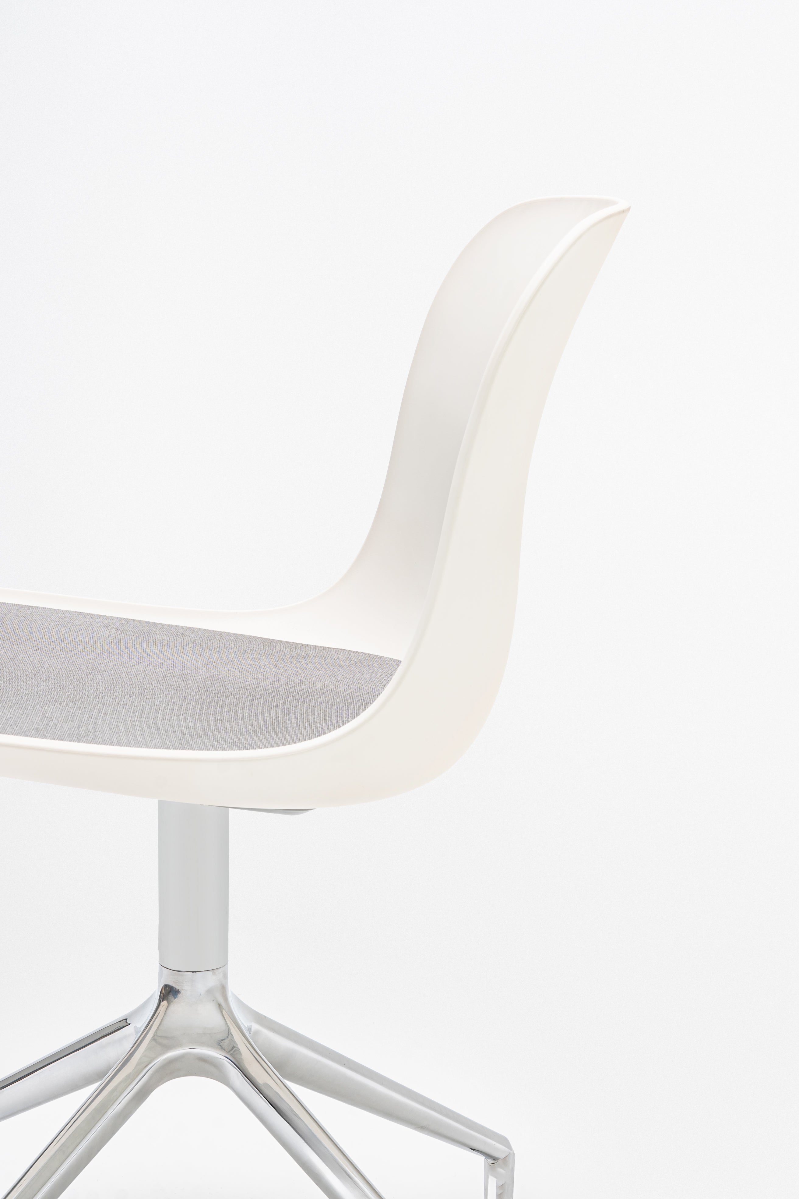 Swivel chair Baltic 2 remix aluminum polished with wheels to a hard surface