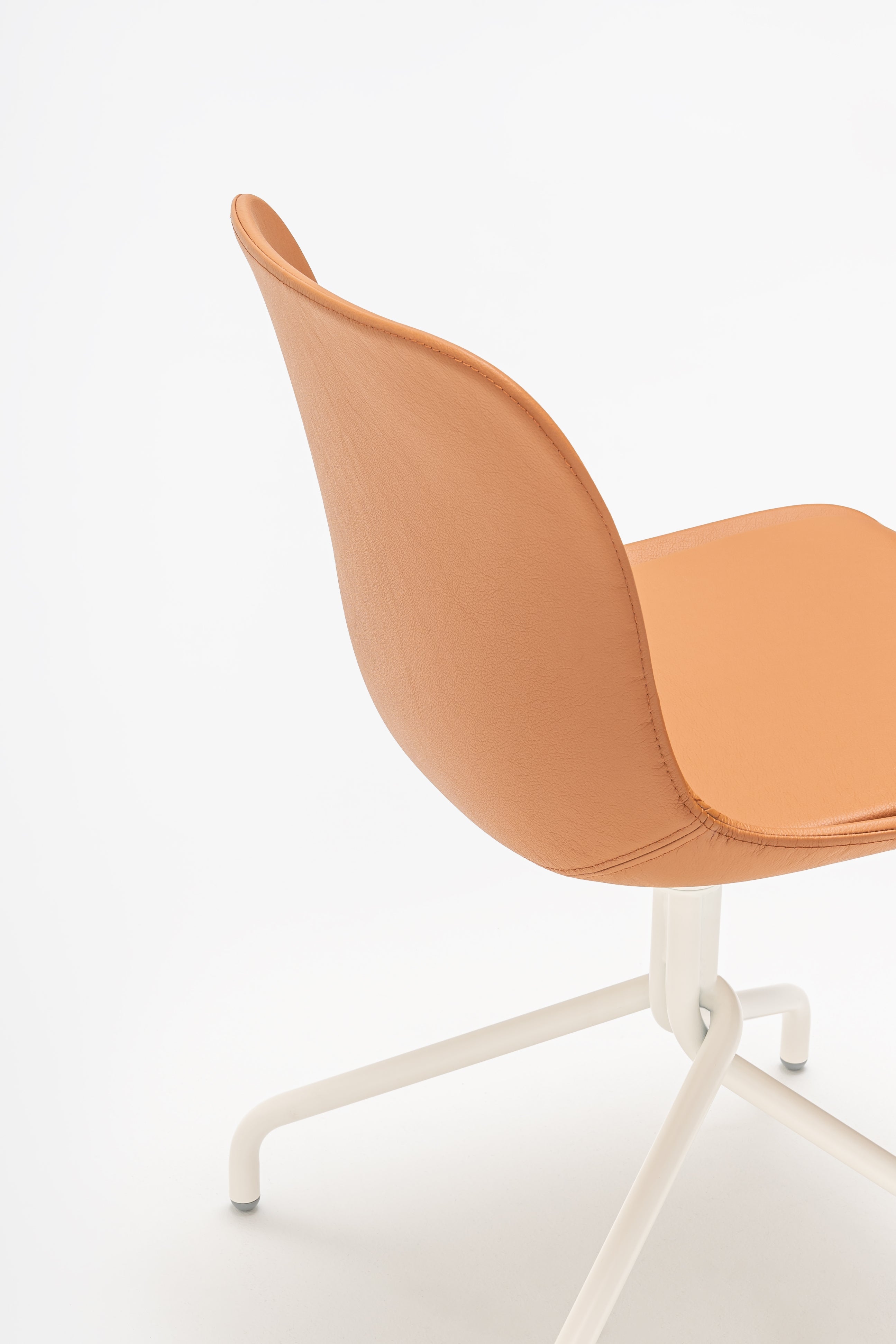 Otáčacie kreslo BALTIC 2 CLASSIC s kovovou základňou