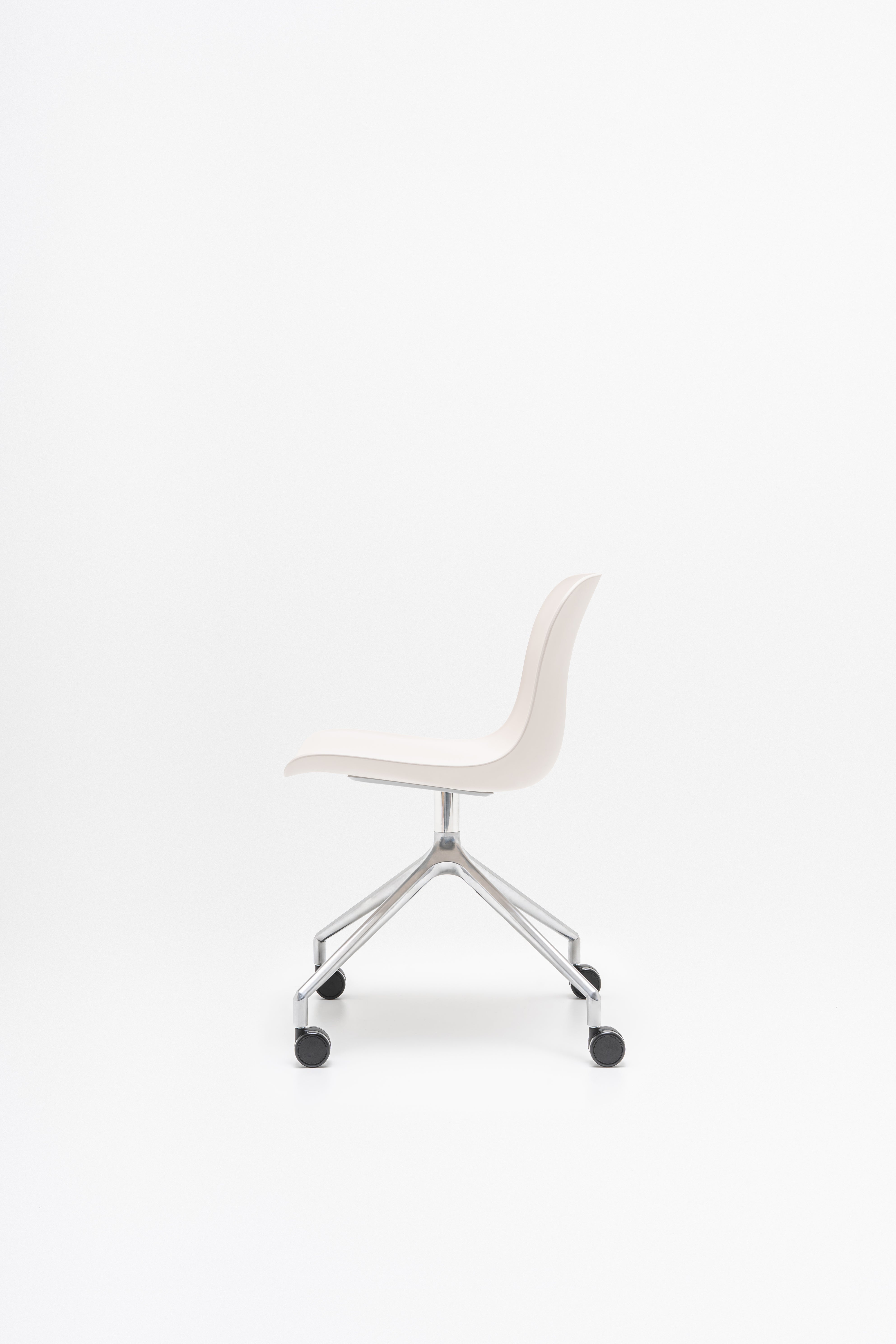 Baltic 2 Basic Aluminum swivel chair