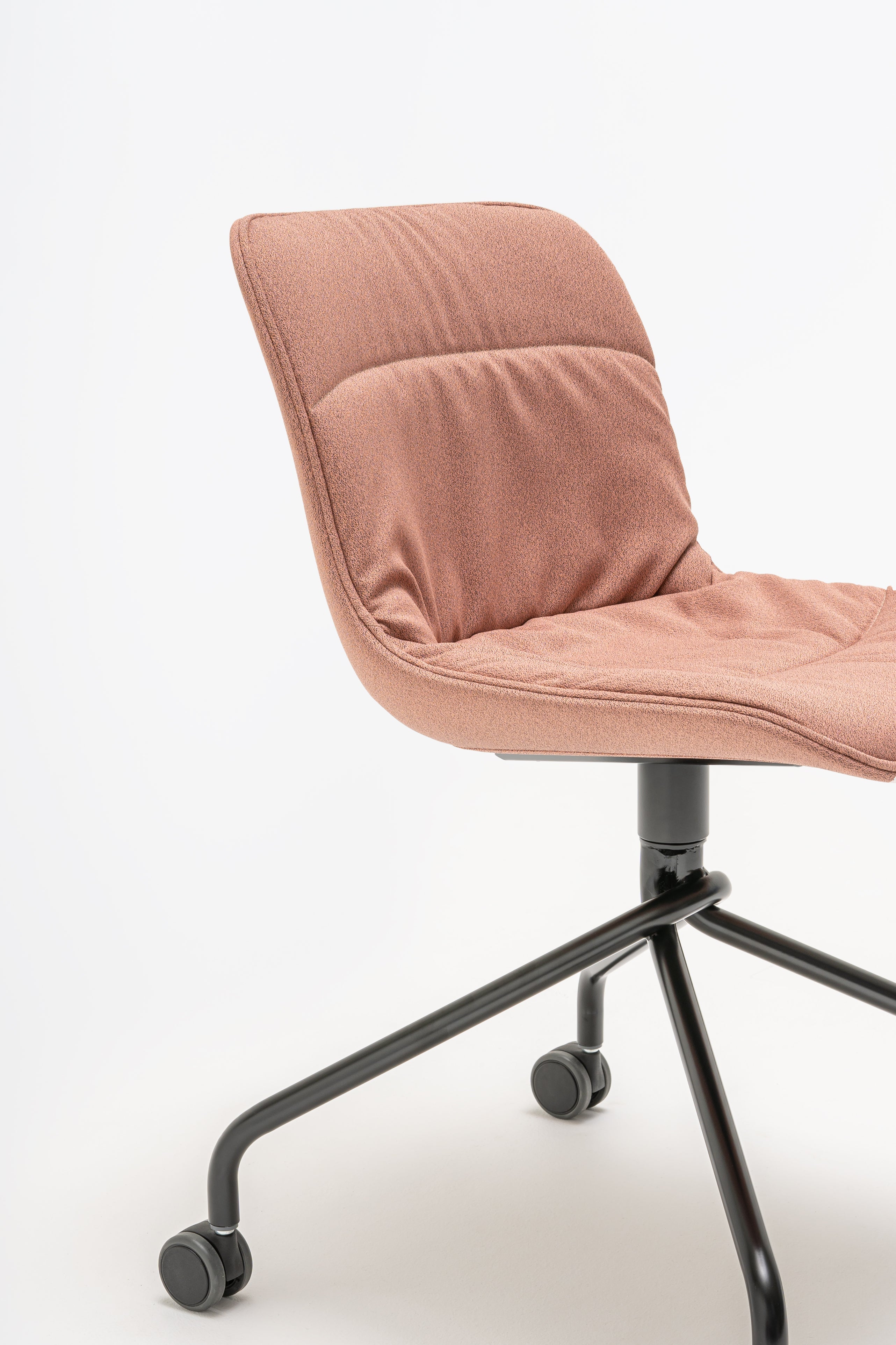 Otáčacie kreslo BALTIC 2 SOFT DUO s kovovou základňou a kolieskami na mäkký povrch