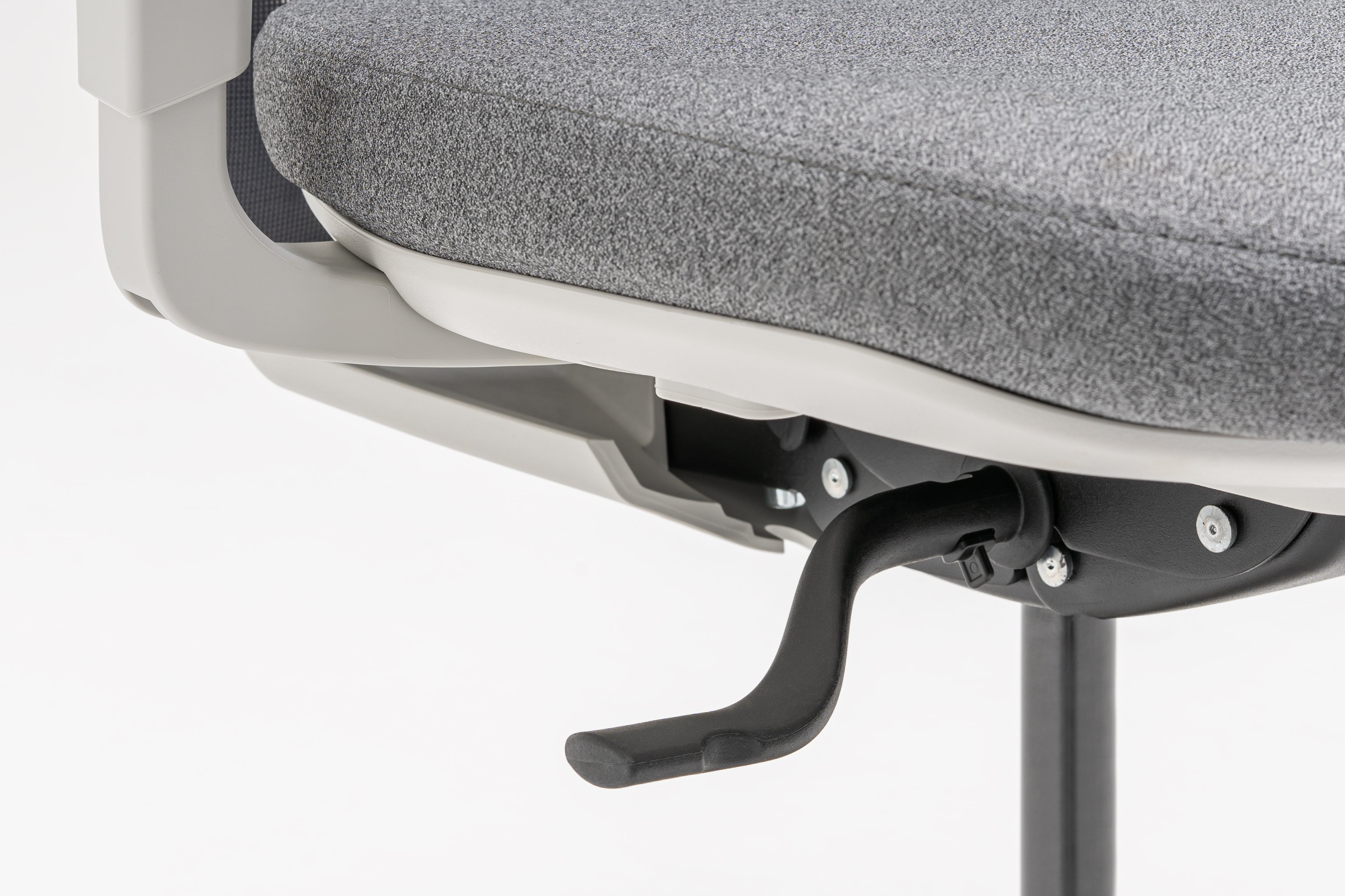 Kreslo s perforovaným operadlom EVO s nastaviteľným podstavcom na kolieskach pre tvrdé povrchy