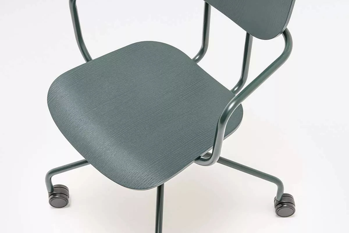 Krzesło biurowe z zagłówkiem NEW SCHOOL perłowa podstawa z kółkami – .mdd