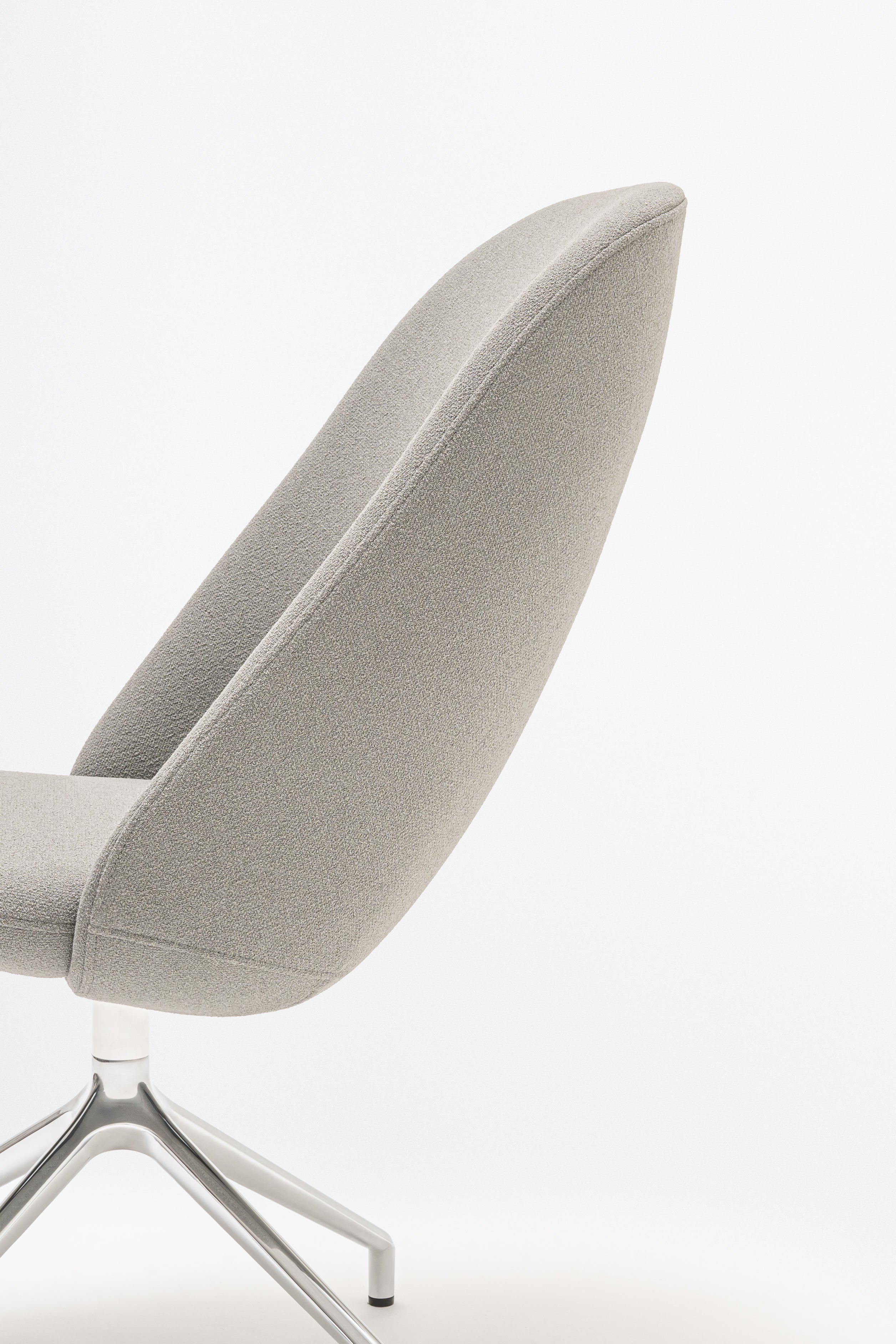 Kreslo s vysokým operadlom PARALEL leštené hliník