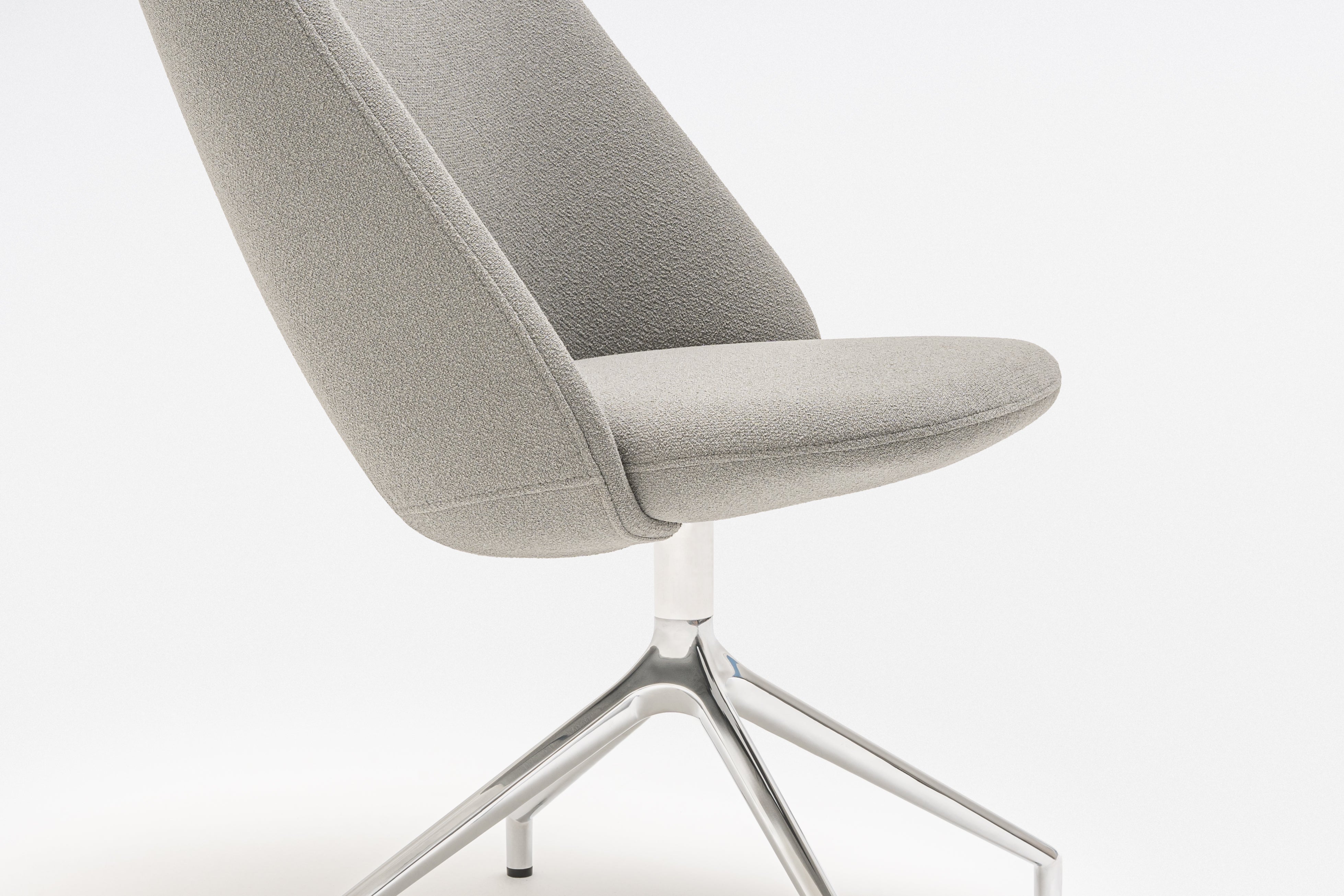 Kreslo s vysokým operadlom PARALEL leštené hliník