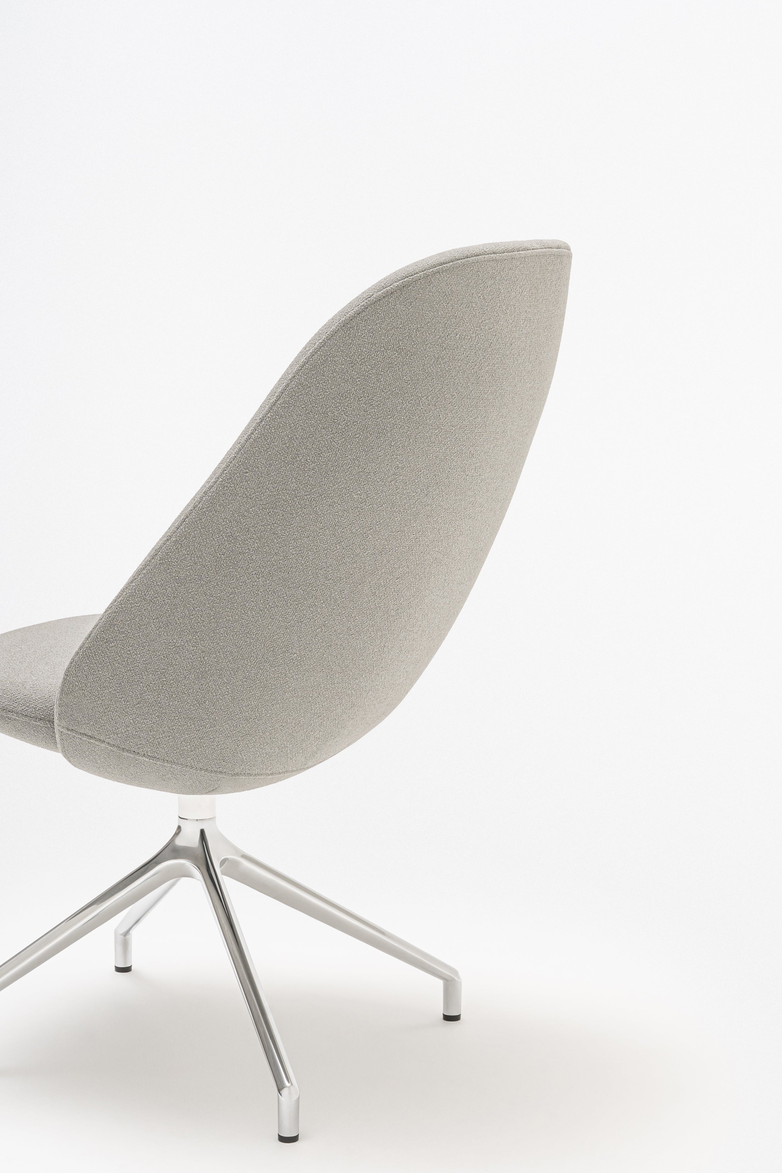 Kreslo s vysokým operadlom PARALEL leštené hliník