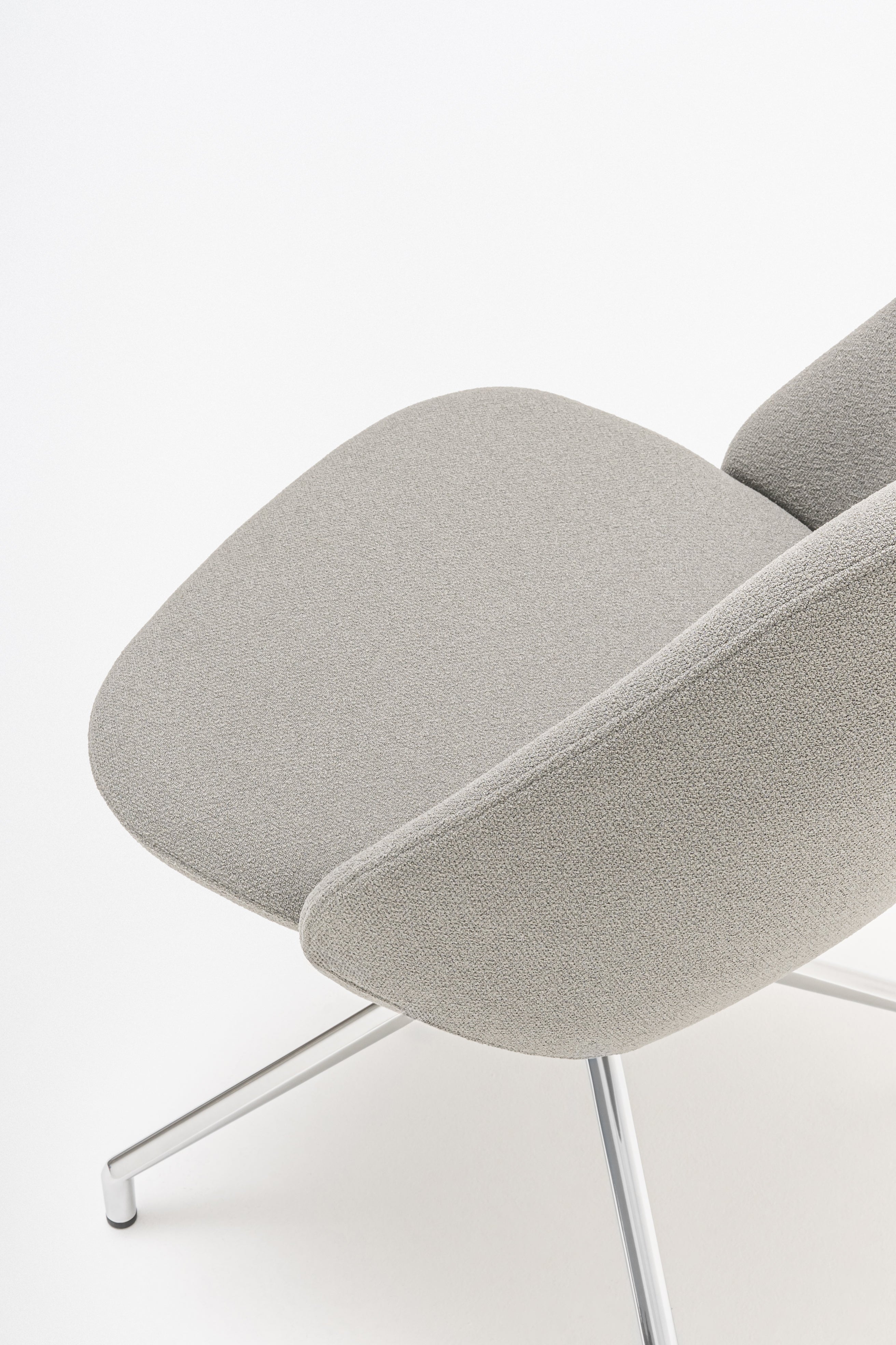 Kreslo s vysokým operadlom PARALEL leštené hliník