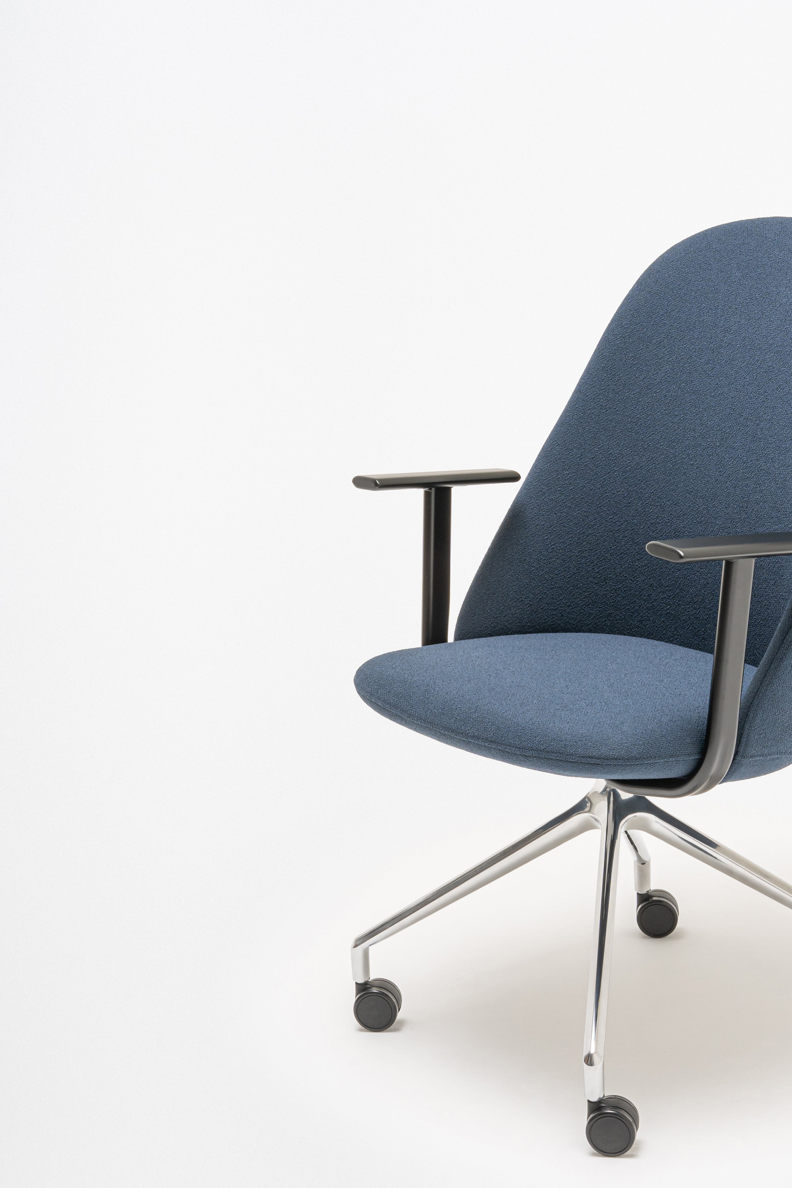 Kreslo s vysokým operadlom PARALEL leštené hliník