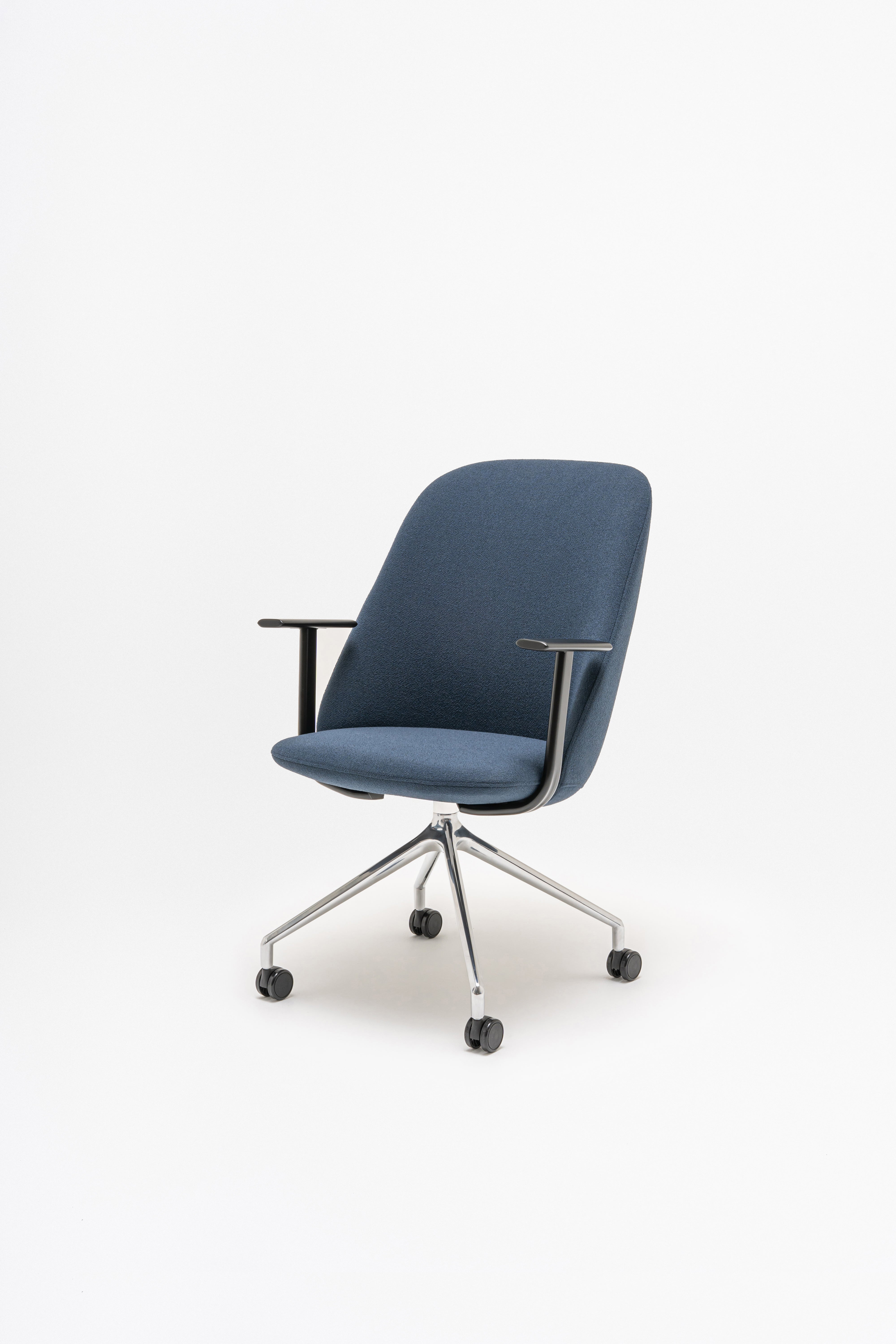 Kreslo s vysokým operadlom PARALEL leštené hliník