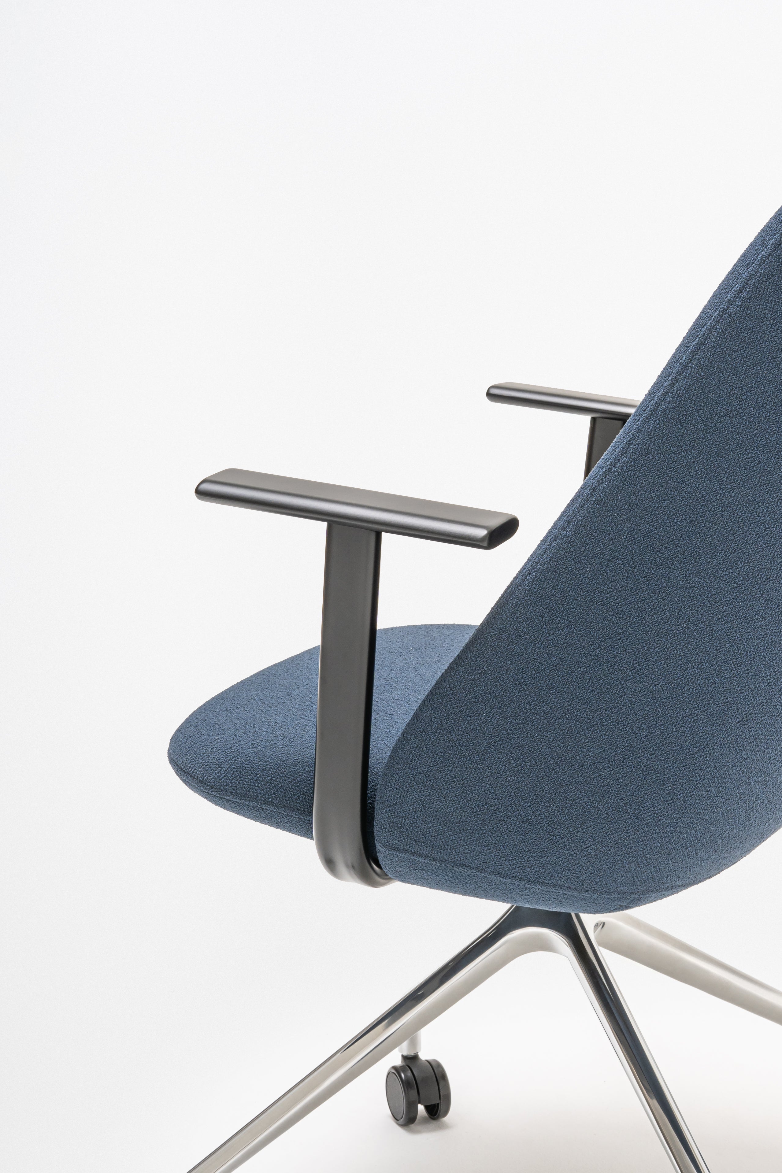 Kreslo s vysokým operadlom PARALEL leštené hliník