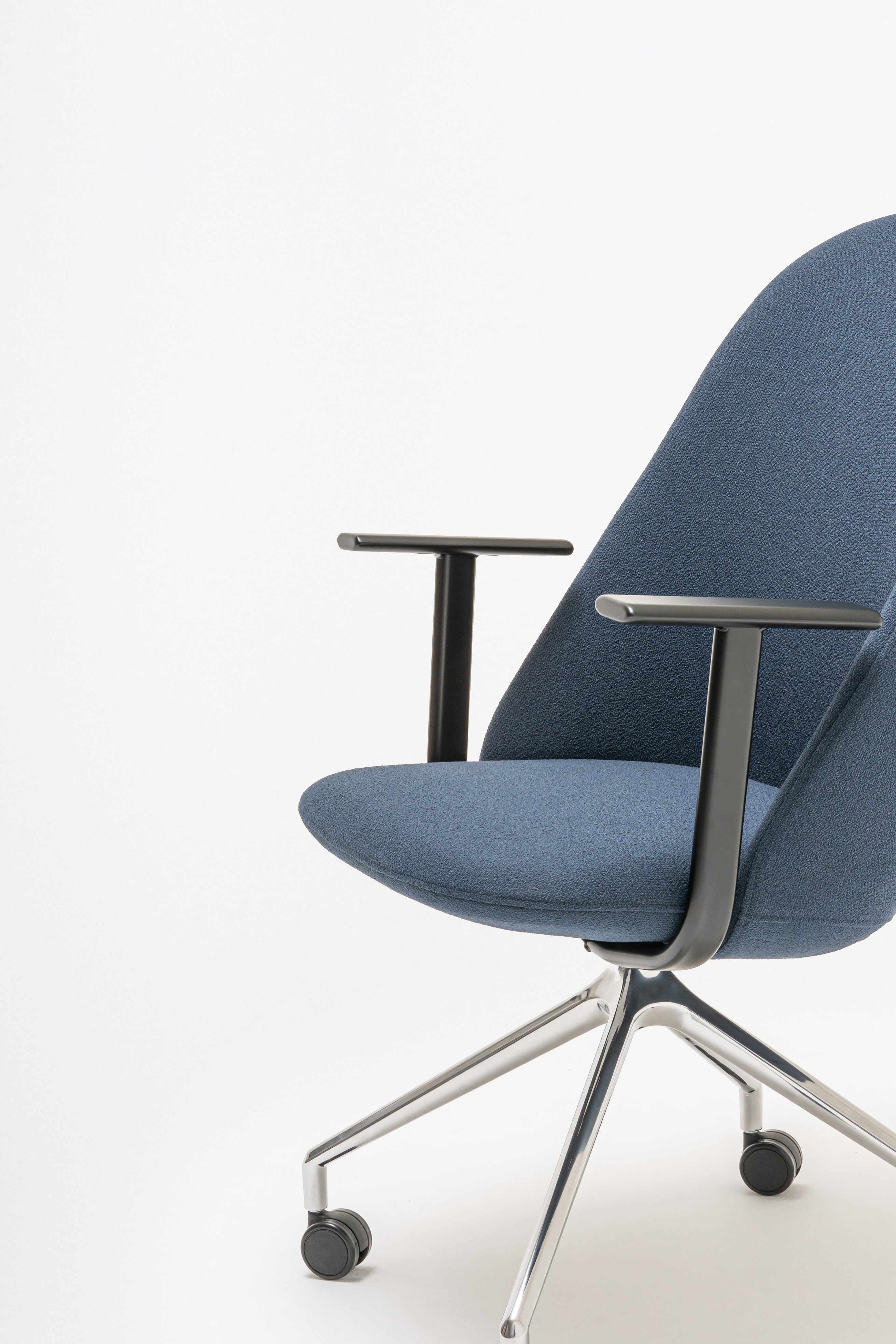 Kreslo s vysokým operadlom PARALEL leštené hliník