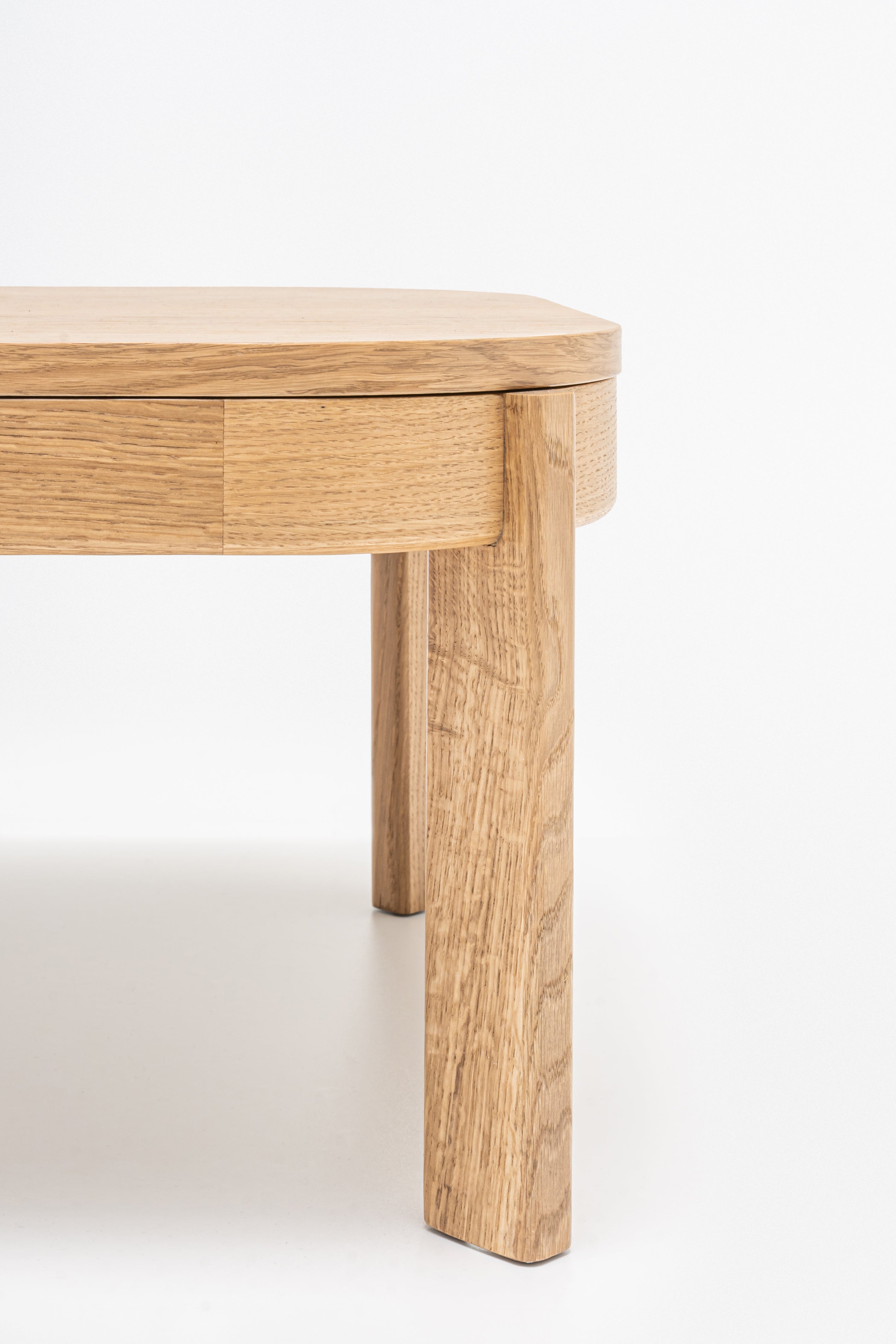 Čalúnená lavička s opierkou RAMP, drevená základňa