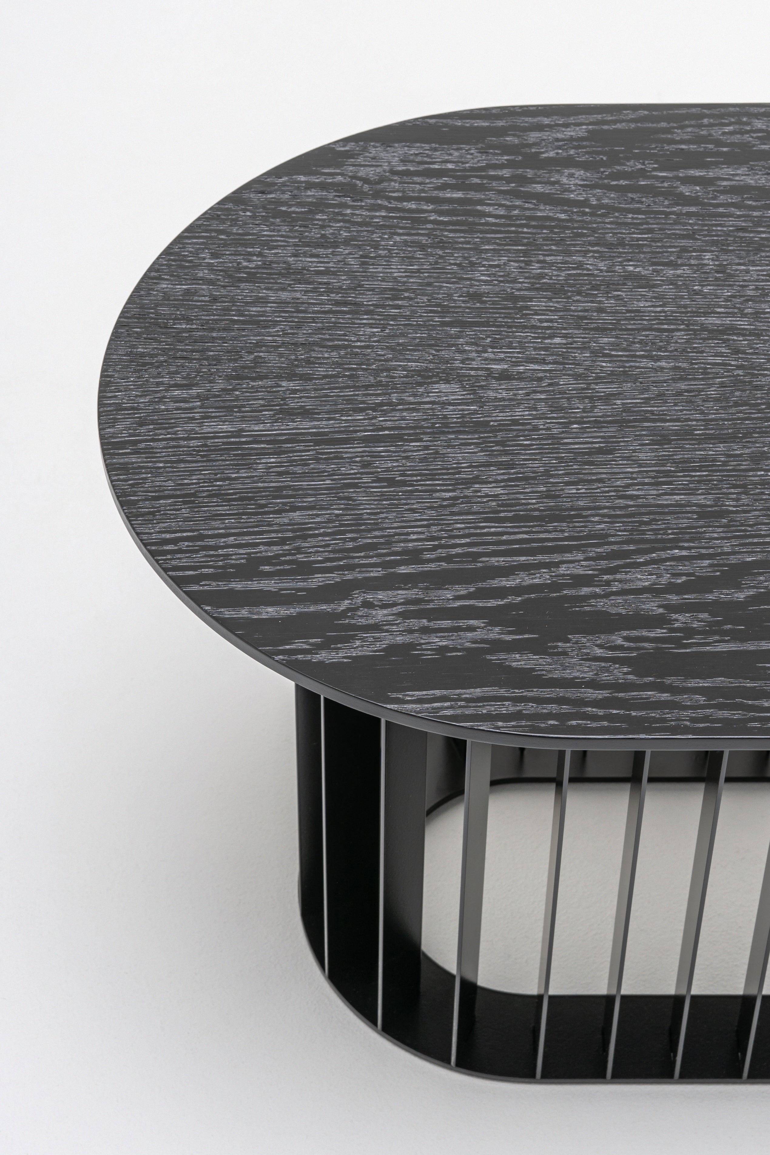 Kávový stolík ROLL dyha s kovovou základňou