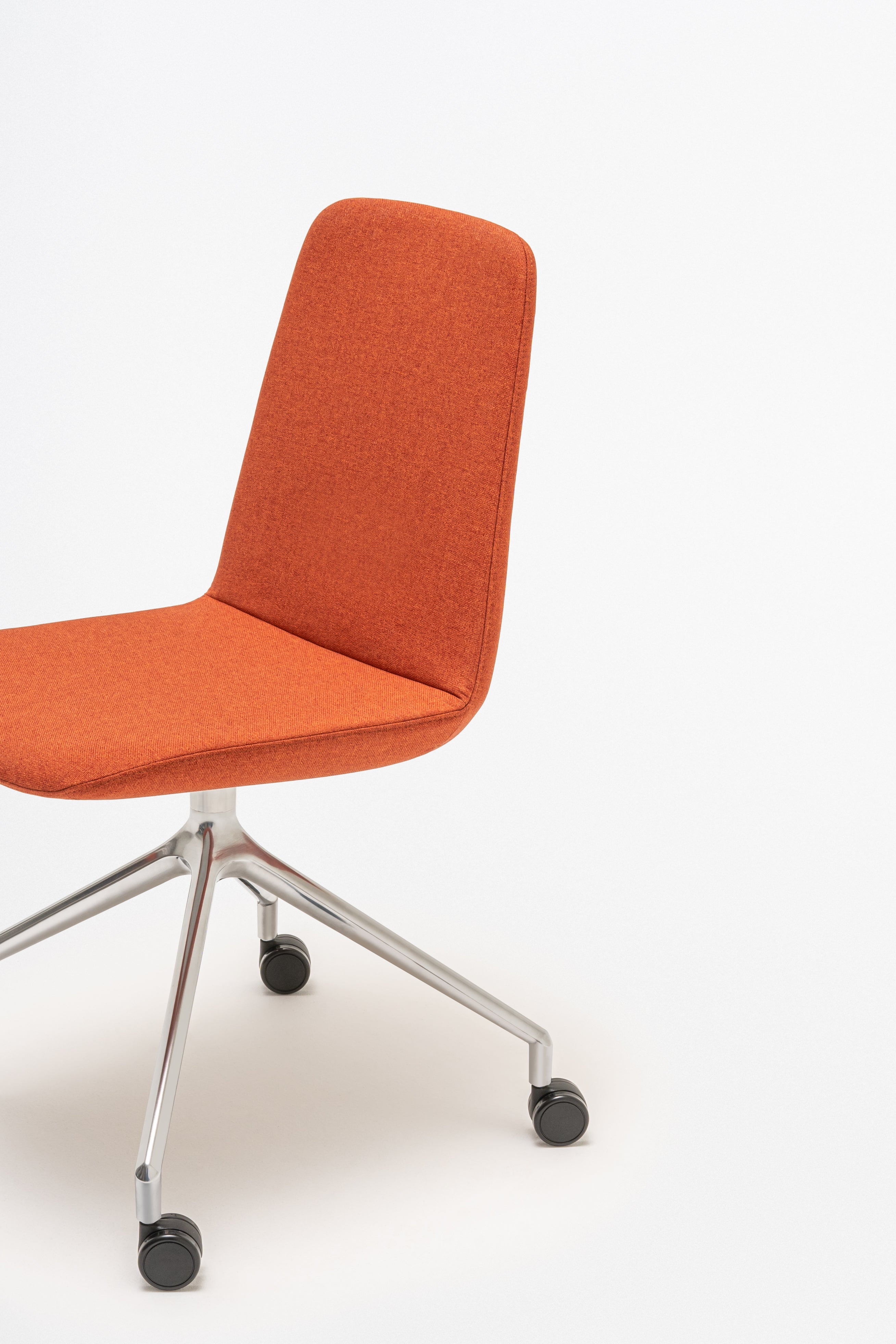 Otočné kreslo ULTI leštené hliníkové