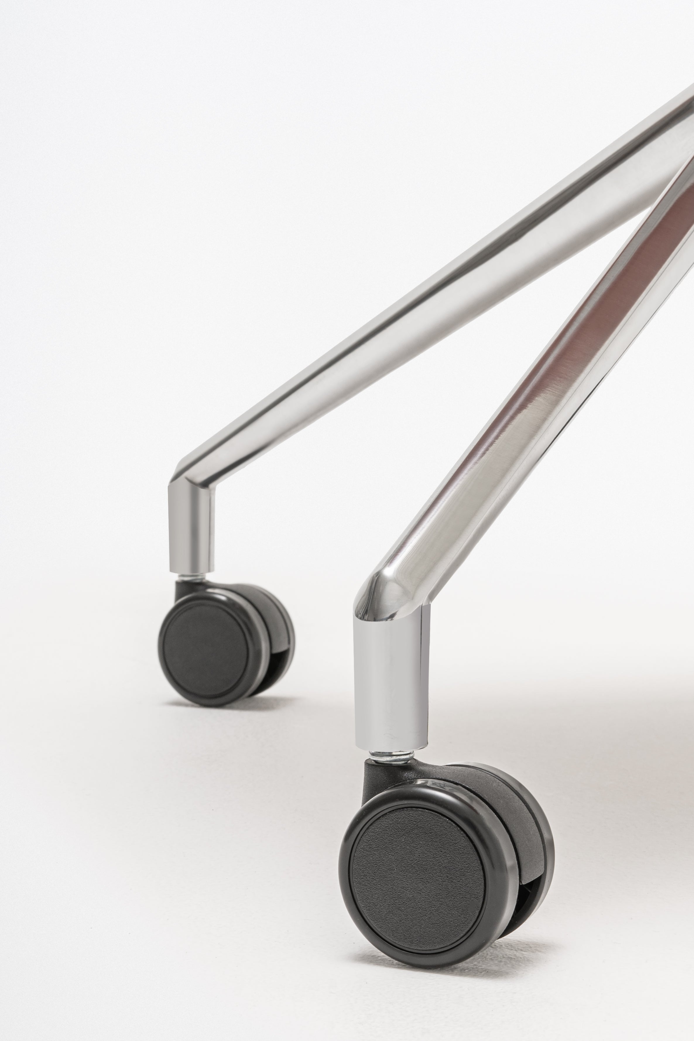 Otočné kreslo ULTI leštené hliníkové