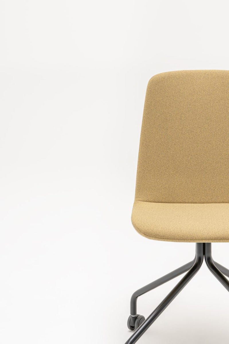 Kancelárske kreslo ULTI s krížovou základňou a kolieskami