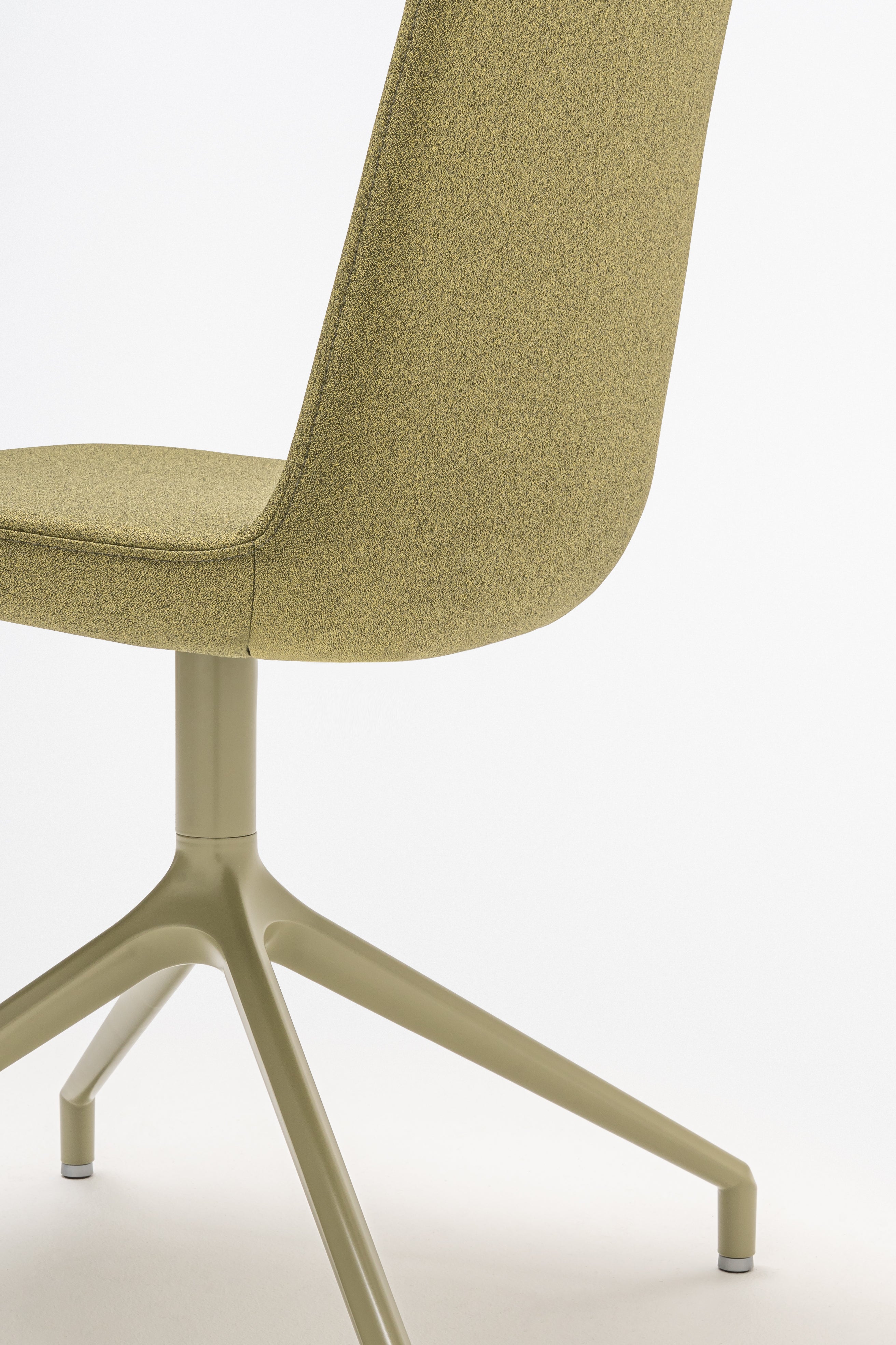 Otáčacie kreslo ULTI s hliníkovým podstavcom