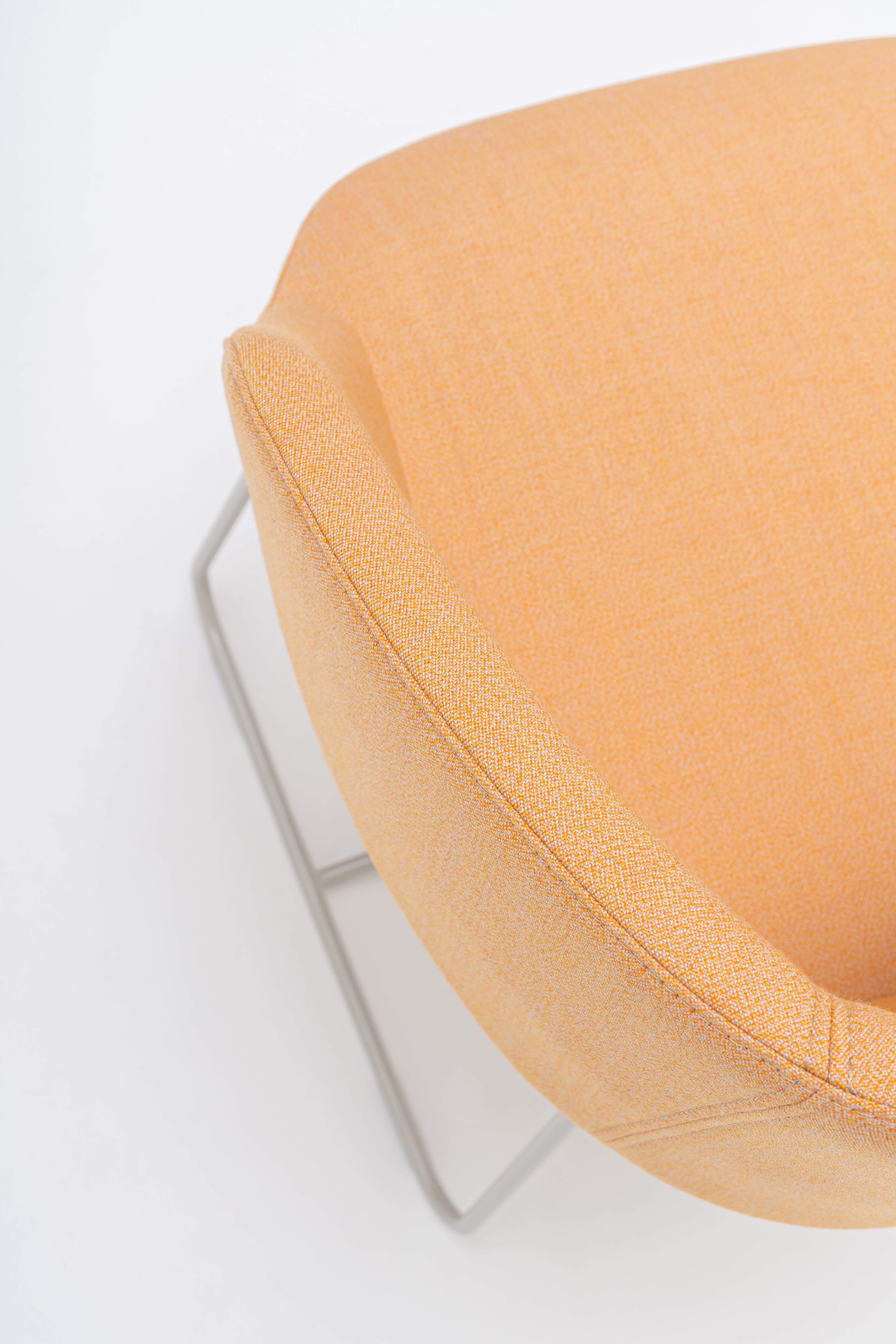 Stolička ULTRA s podstavcom na klzákoch na tvrdú podlahu