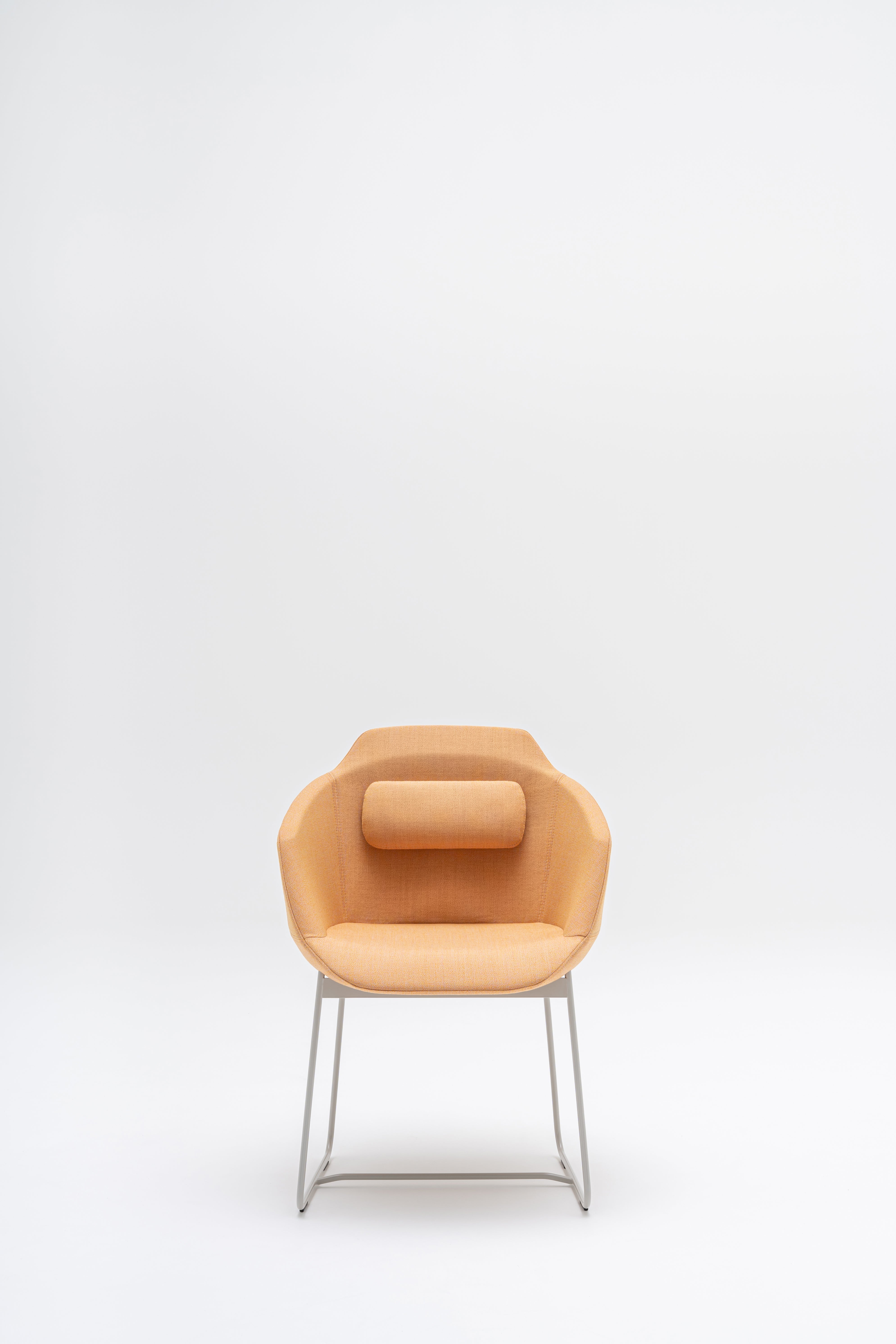 Stolička ULTRA s podstavcom na klzákoch na tvrdú podlahu