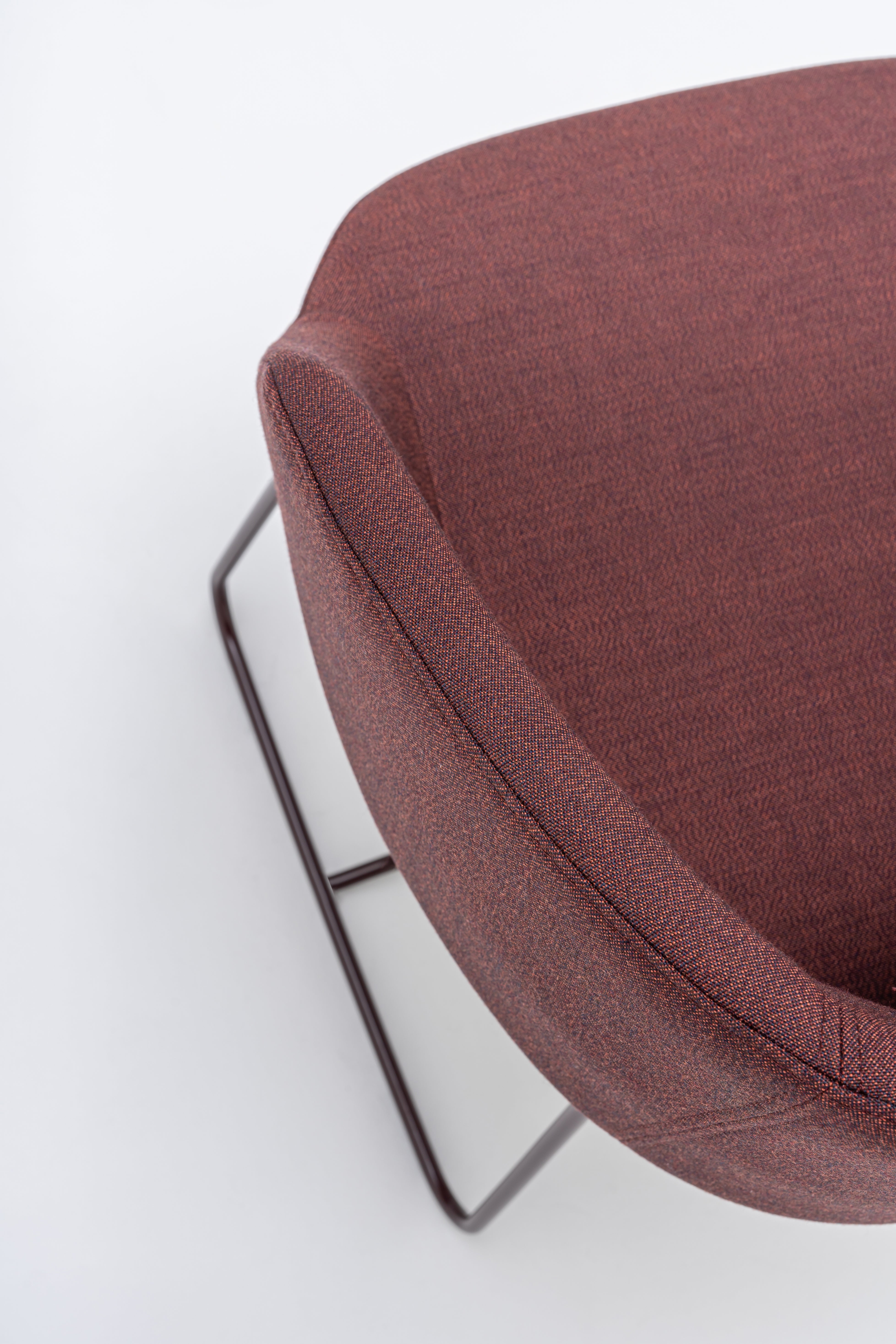 Stolička ULTRA s podstavcom na klzákoch na tvrdú podlahu