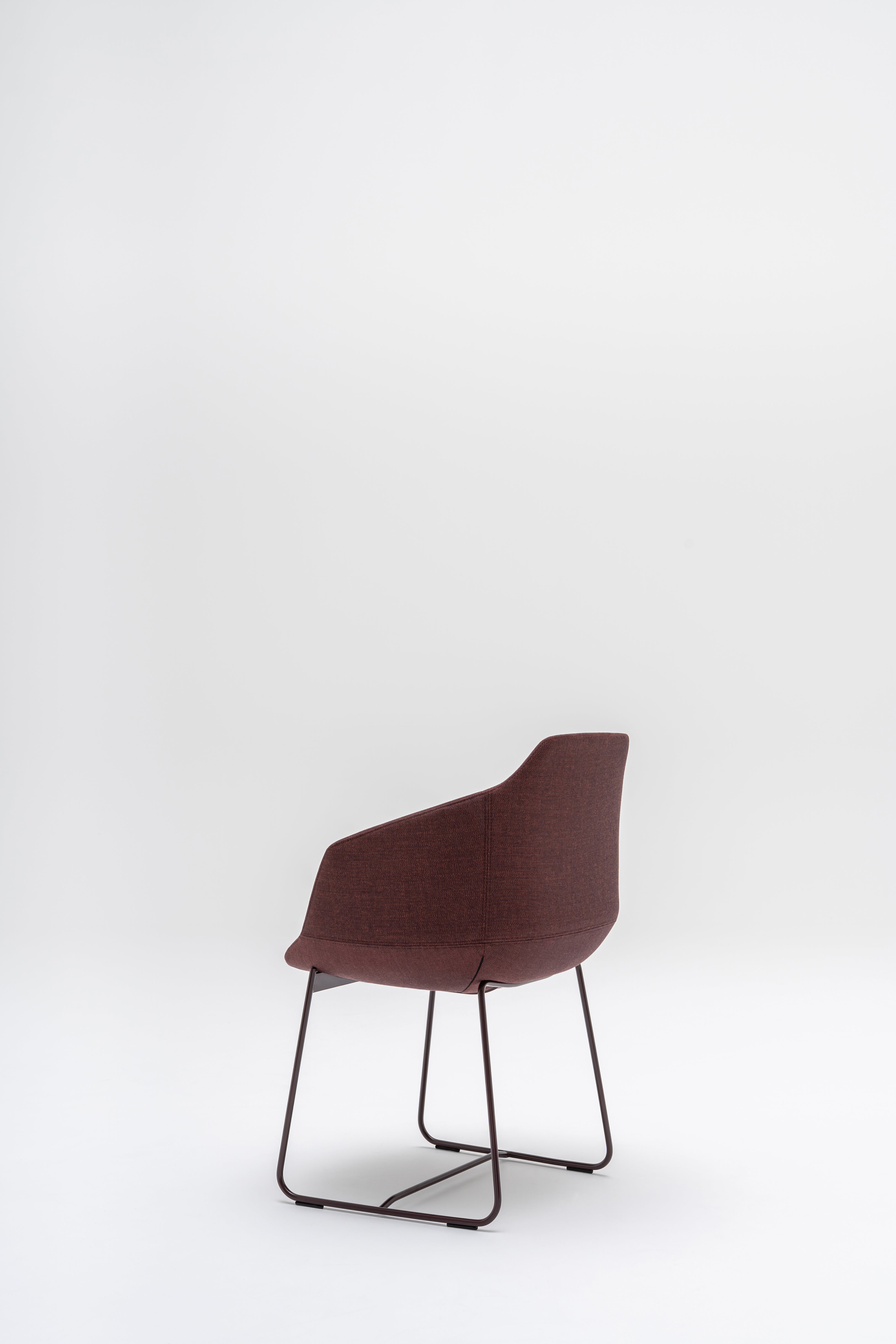 Stolička ULTRA s podstavcom na klzákoch na tvrdú podlahu