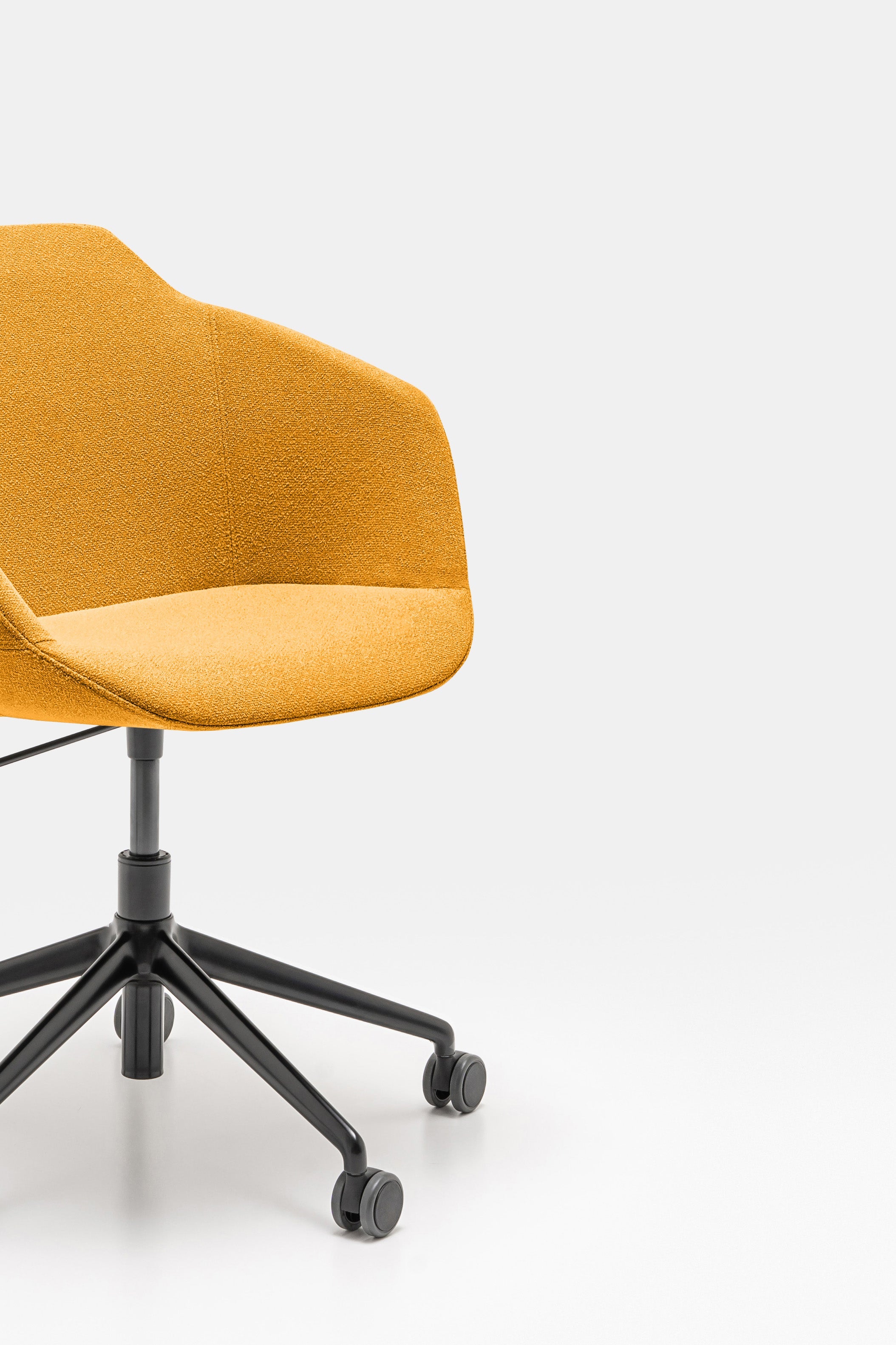 Stolička ULTRA s nastaviteľným podstavcom a kolieskami na tvrdé povrchy