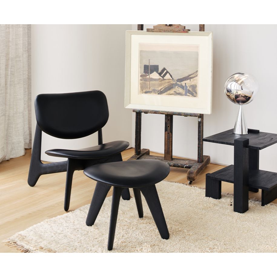 Podnožník SLAB čierna koža s čiernym dubovým podstavcom