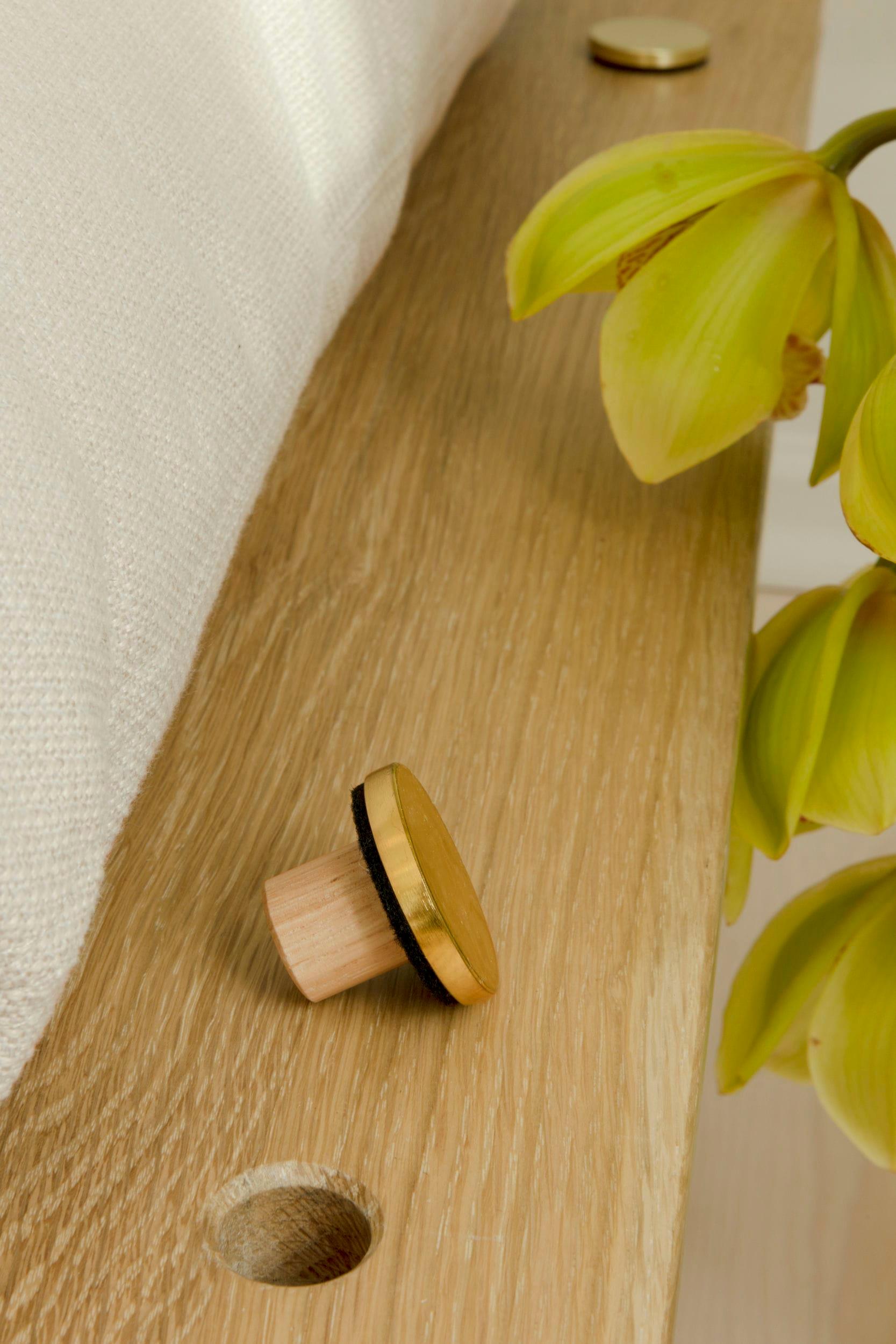 Sofa 3-osobowa LOUNGE AROUND baby blue z ciemnym dębem UMAGE Eye on Design