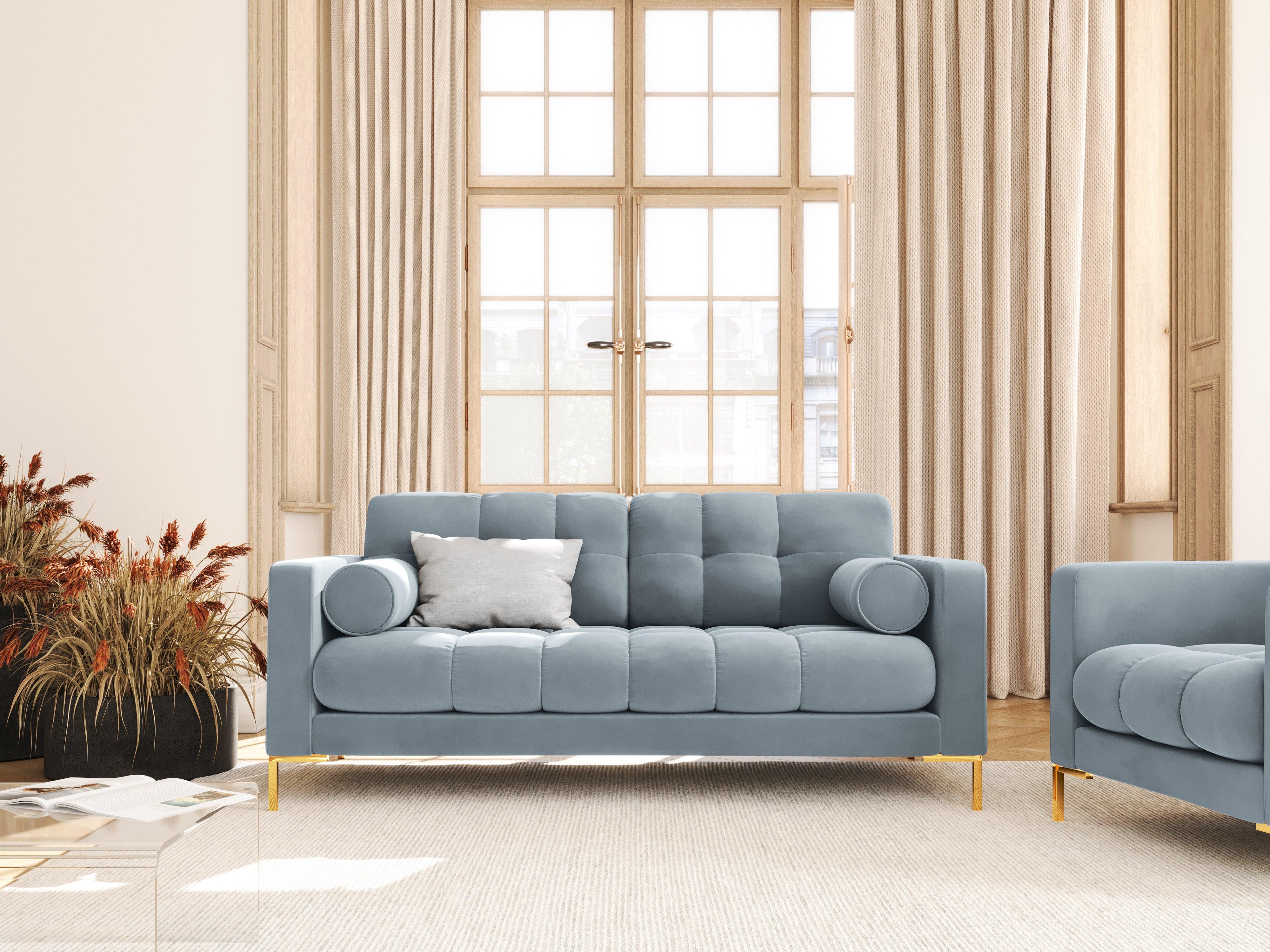 Sofa aksamitna 2-osobowa BALI jasnoniebieski ze złotą podstawą Cosmopolitan Design Eye on Design