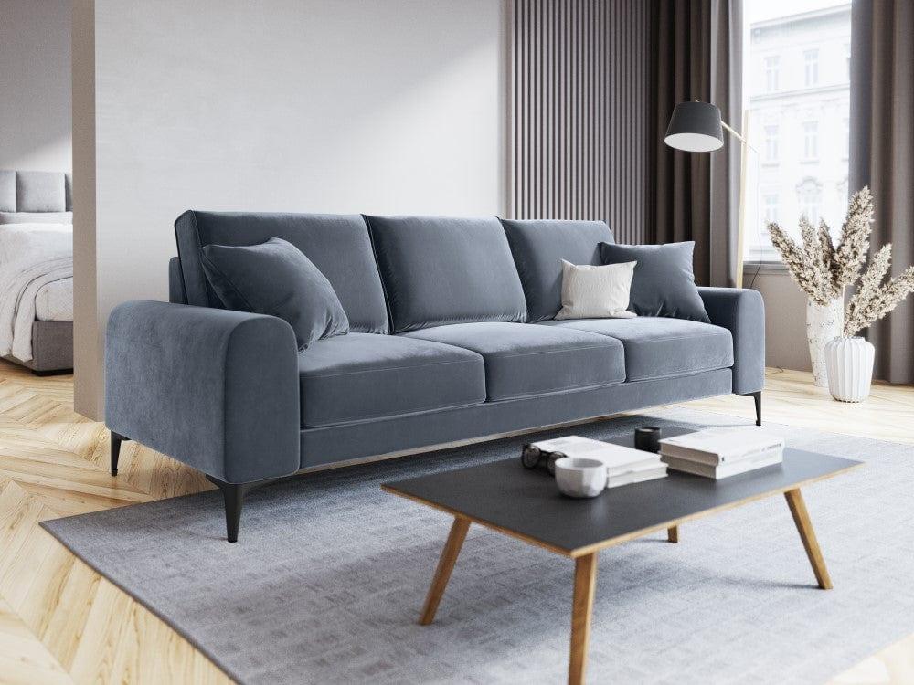 Sofa aksamitna 4-osobowa MADARA jasnoniebieski z czarną podstawą Mazzini Sofas Eye on Design