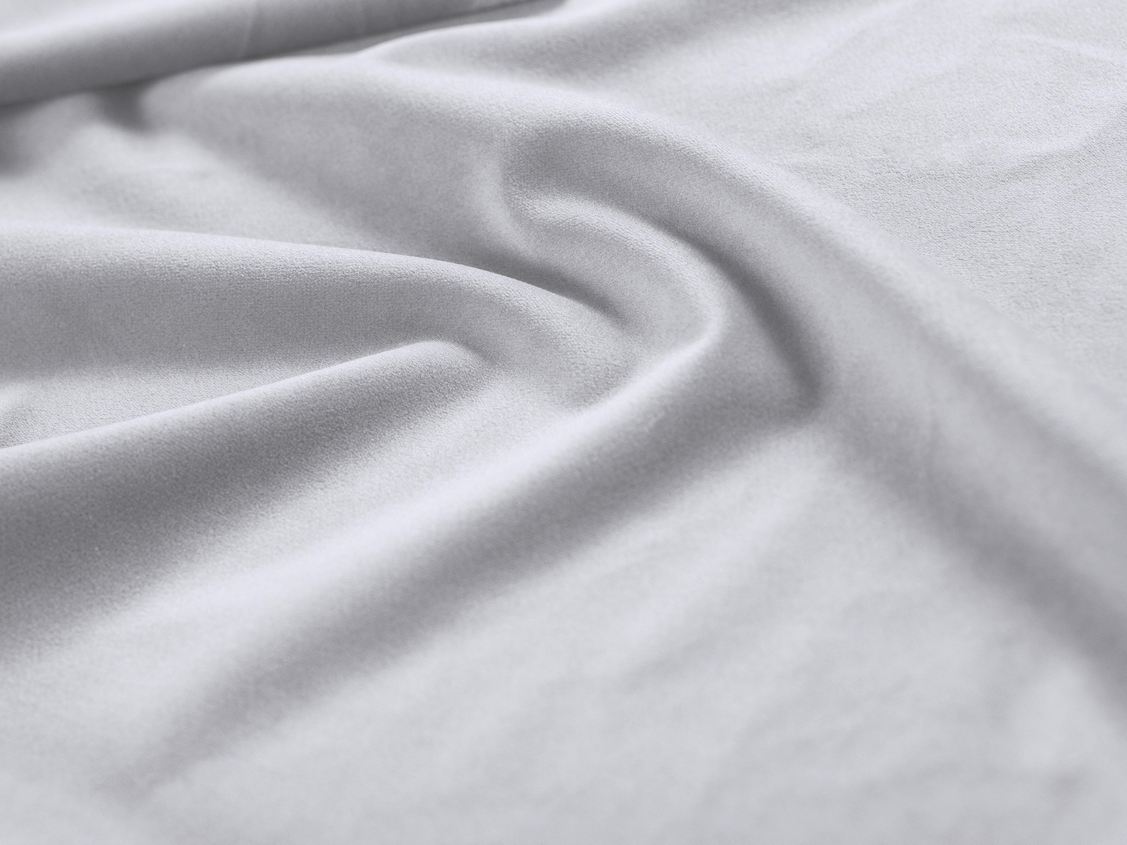 Sofa aksamitna 4-osobowa MADARA srebrny ze złotą podstawą Mazzini Sofas Eye on Design