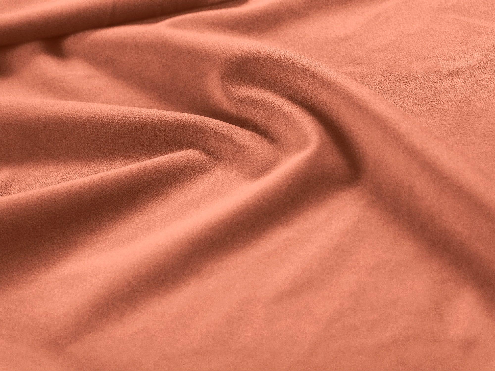 Sofa aksamitna 5-osobowa lewostronna SKYLER koralowy Interieurs 86 Eye on Design