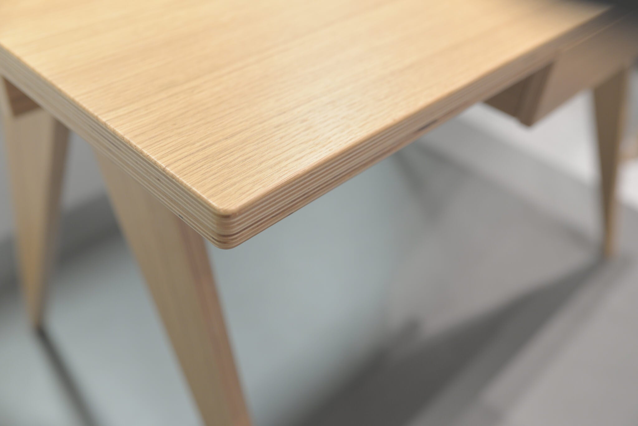 ST CALIPERS Desk in Oak Veneer