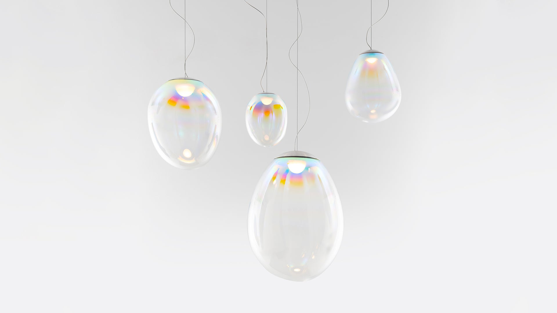 Závesná lampa STELLAR NEBULA opalizované sklo fúkané