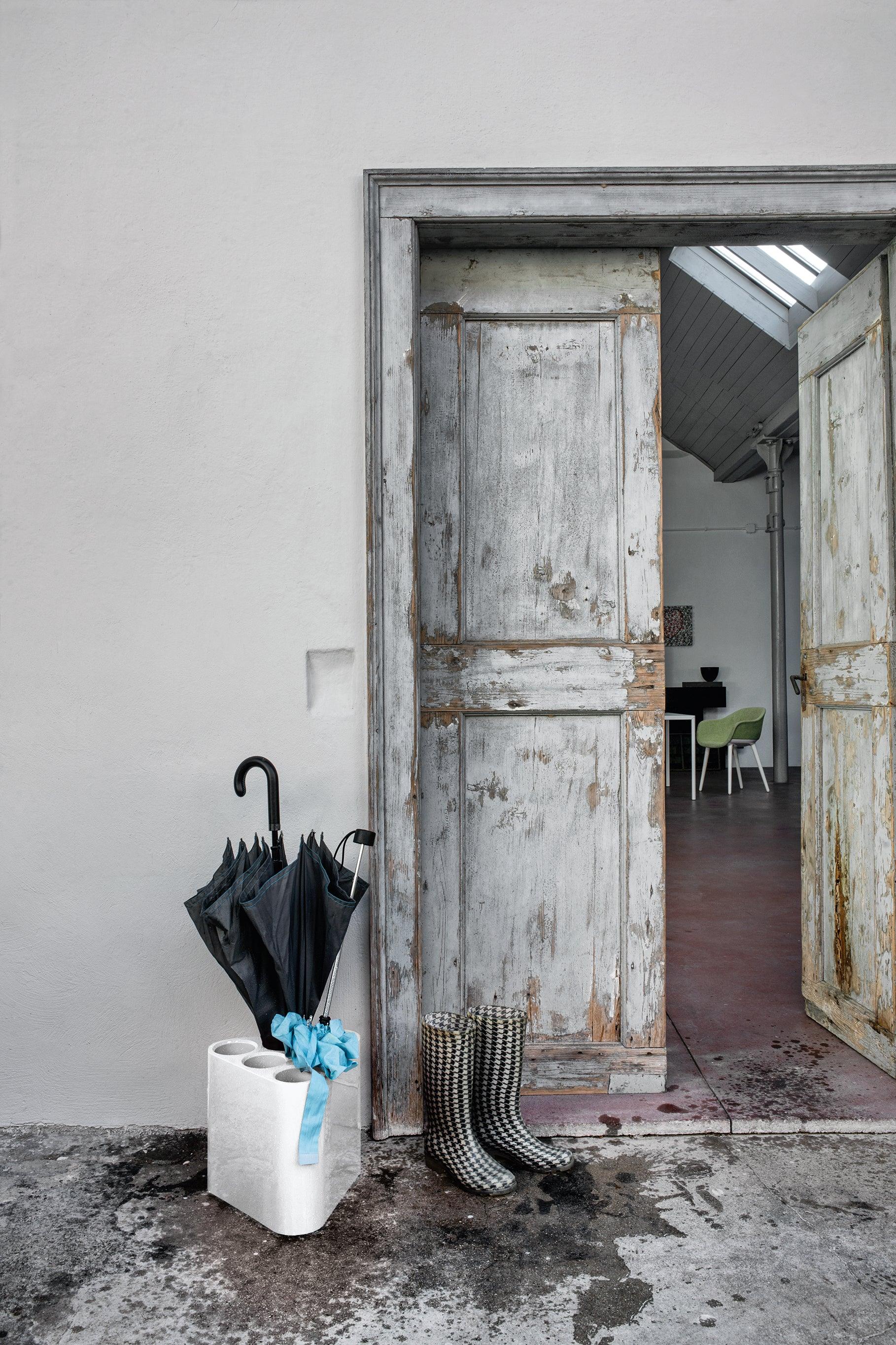 Stojak na parasole POPPINS niebieski Magis Eye on Design