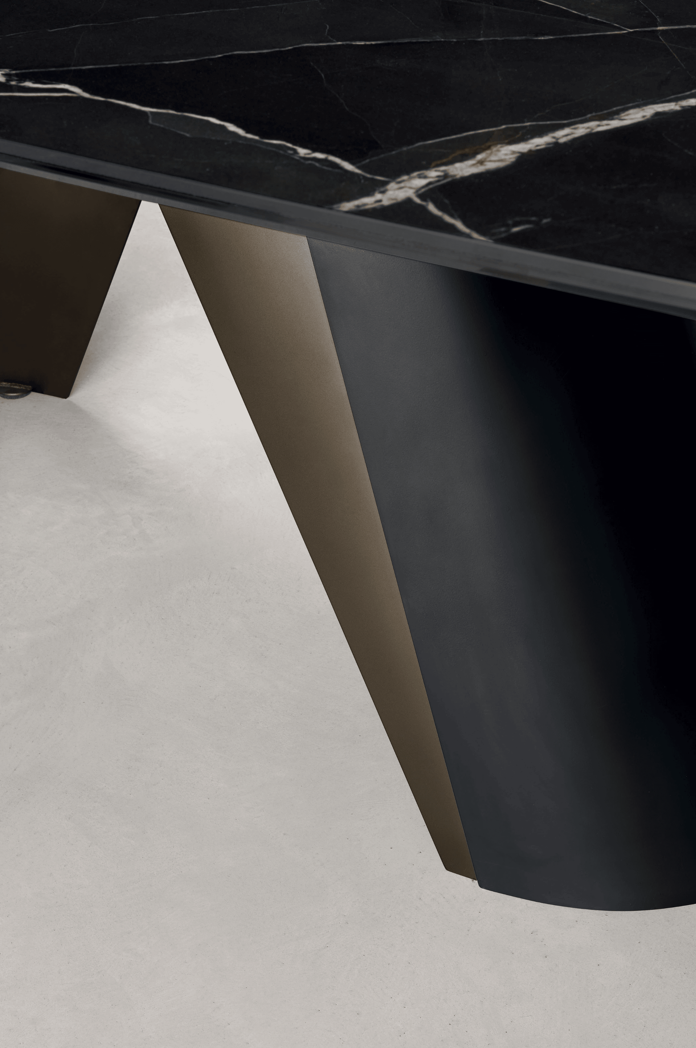 Stół APIAN antracytowy marmur Calligaris Eye on Design