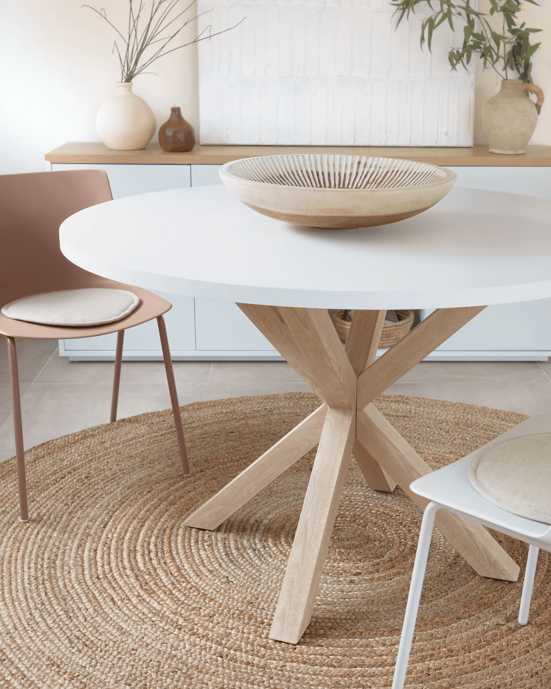 Stół okrągły ARGO biały z drewnianą podstawą La Forma Eye on Design