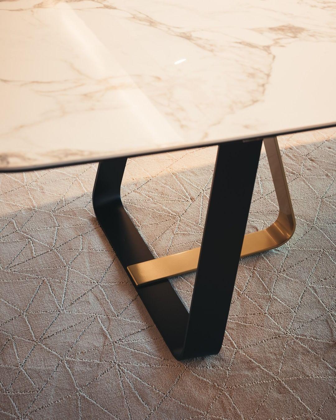 Stół prostokątny SUNSHINE złoty marmur Calligaris Eye on Design
