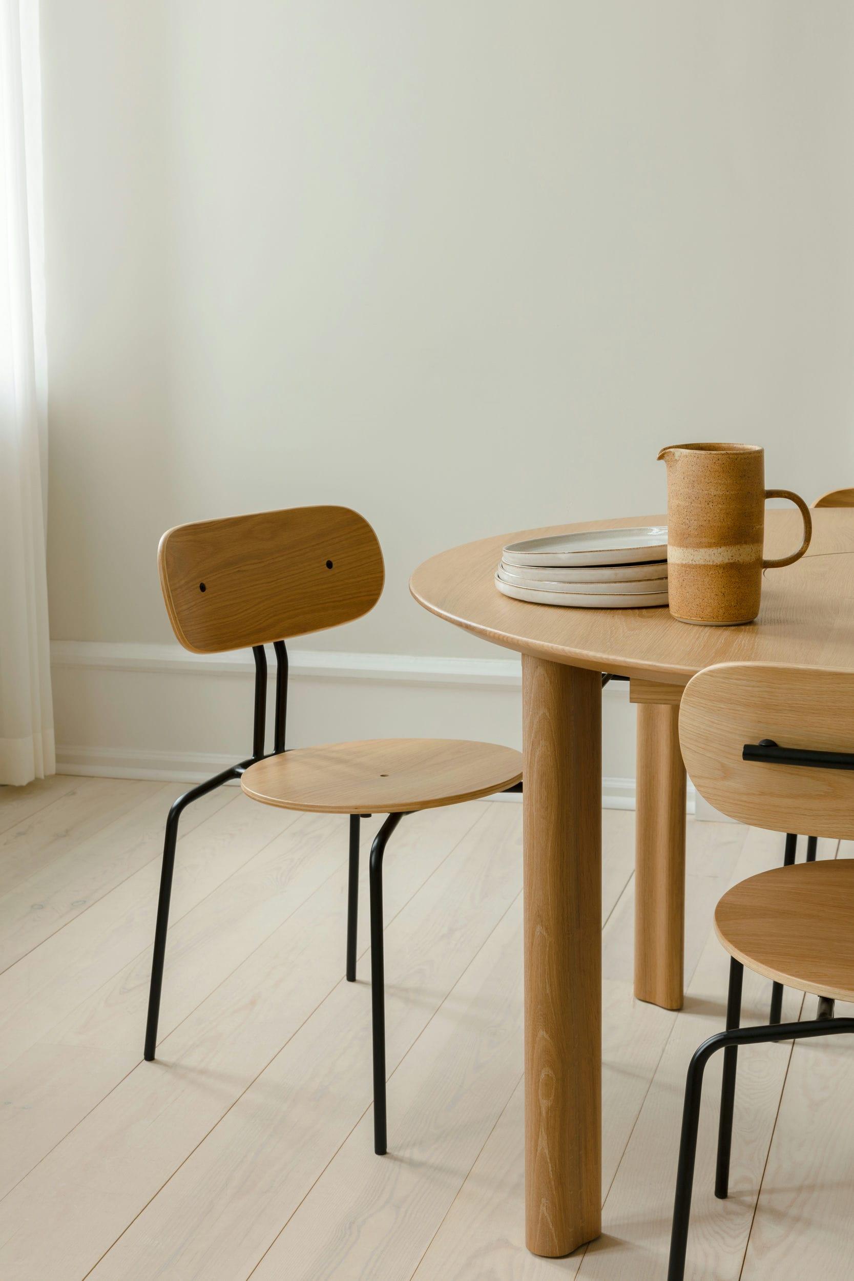 Stół rozkładany COMFORT CIRCLE WITH EXTENSION dębowy UMAGE Eye on Design