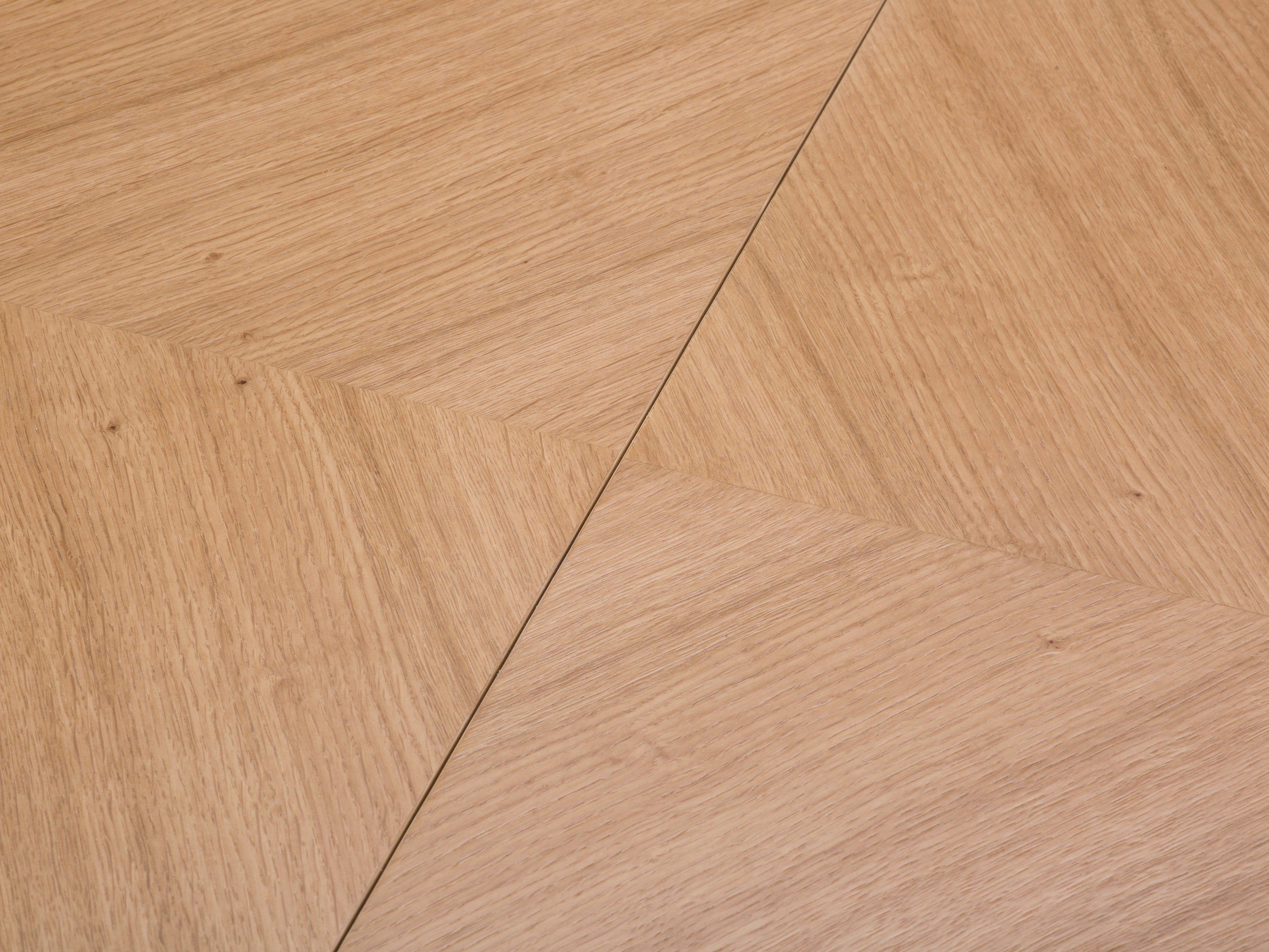 Stół rozkładany z drewna dębowego MAGNUS z czarną podstawą Windsor & Co Eye on Design