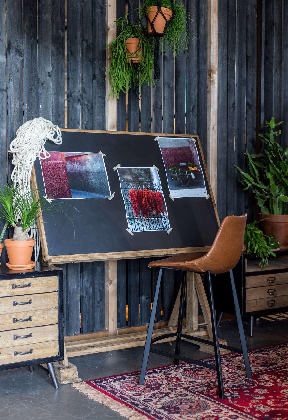 Stołek barowy FRANKY 65 brązowy Dutchbone Eye on Design