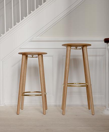 Stołek barowy THE SOCIALITE dębowy UMAGE Eye on Design