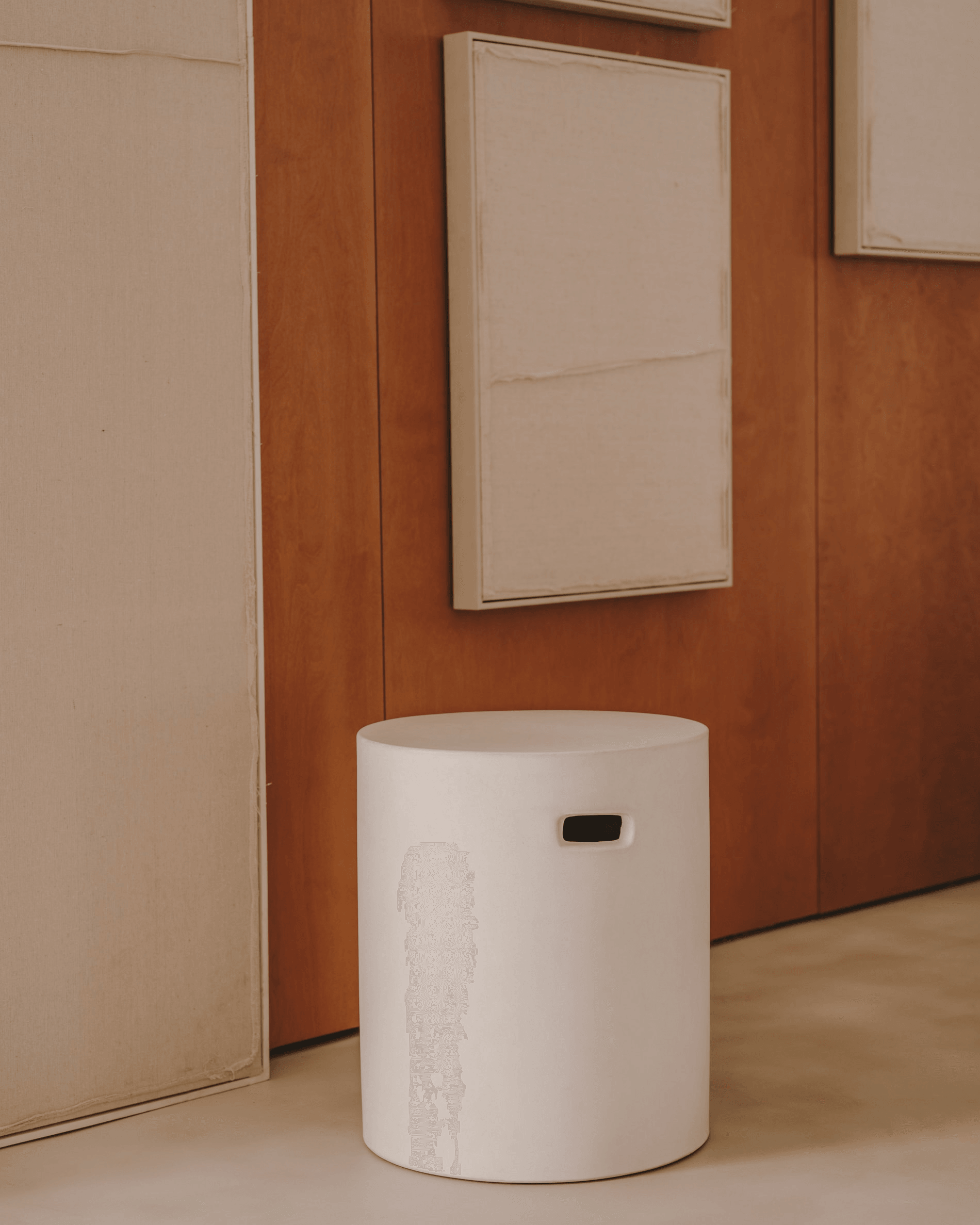 Stołek ogrodowy AIGUABLAVA biały cement La Forma Eye on Design