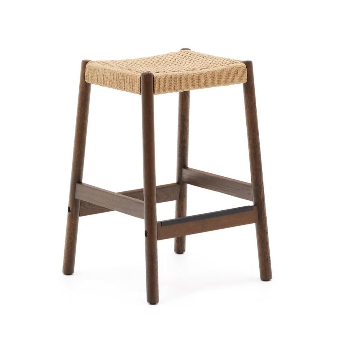 Stołek YALIA orzechowe drewno dębowe La Forma Eye on Design