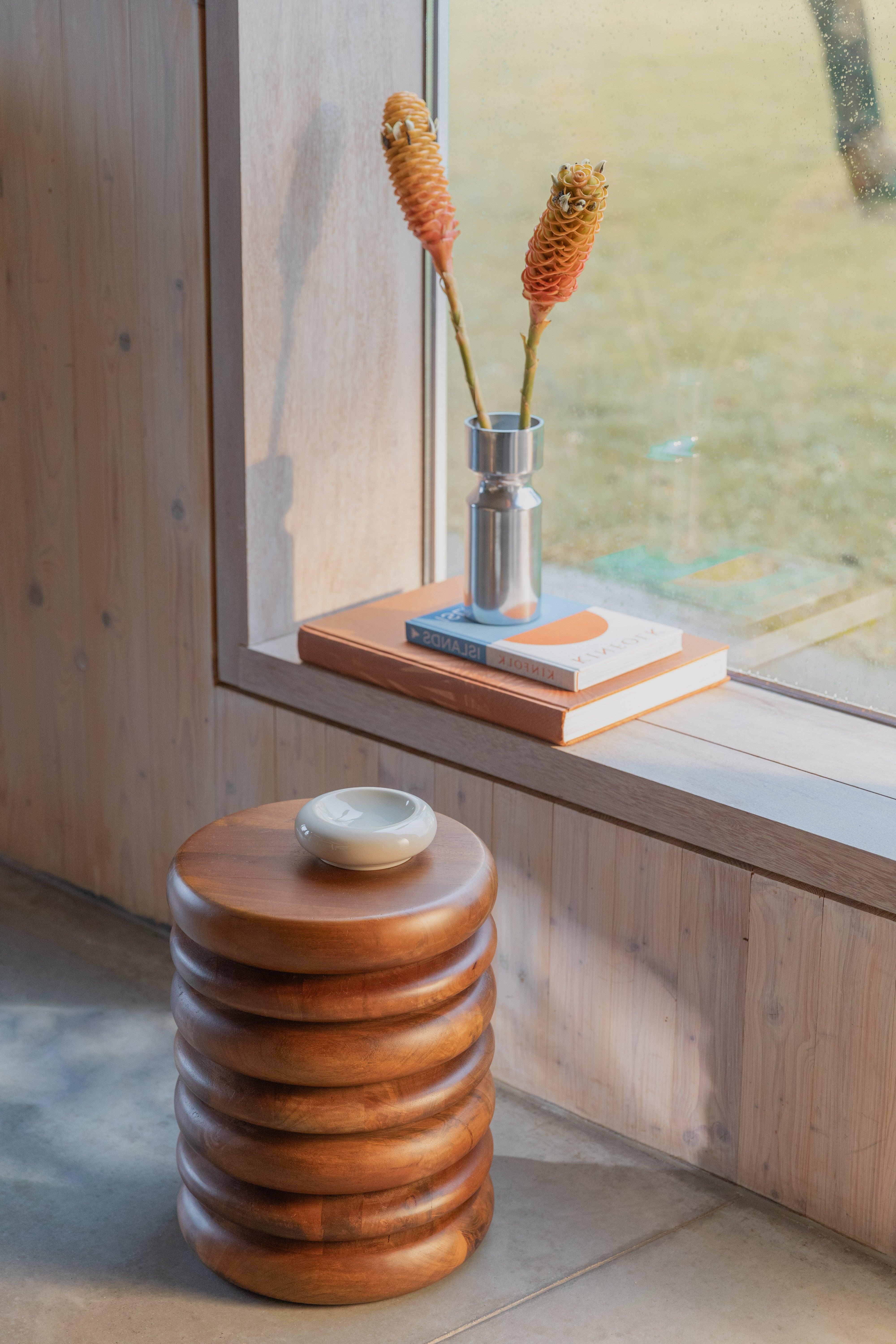 Stolik boczny DISC drewno mango Zuiver Eye on Design