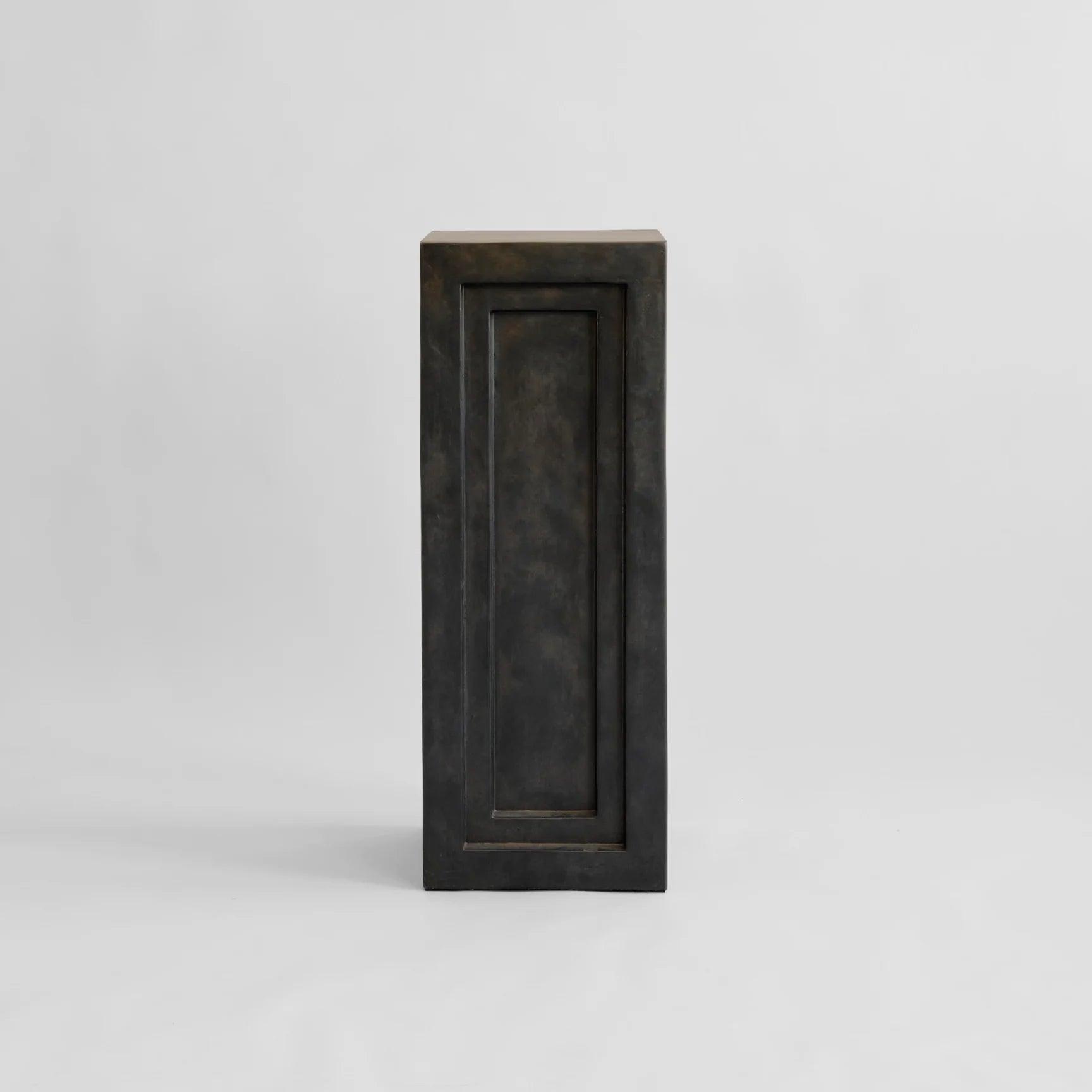 Stolik boczny PODIUM ciemnobrązowy 101 Copenhagen Eye on Design