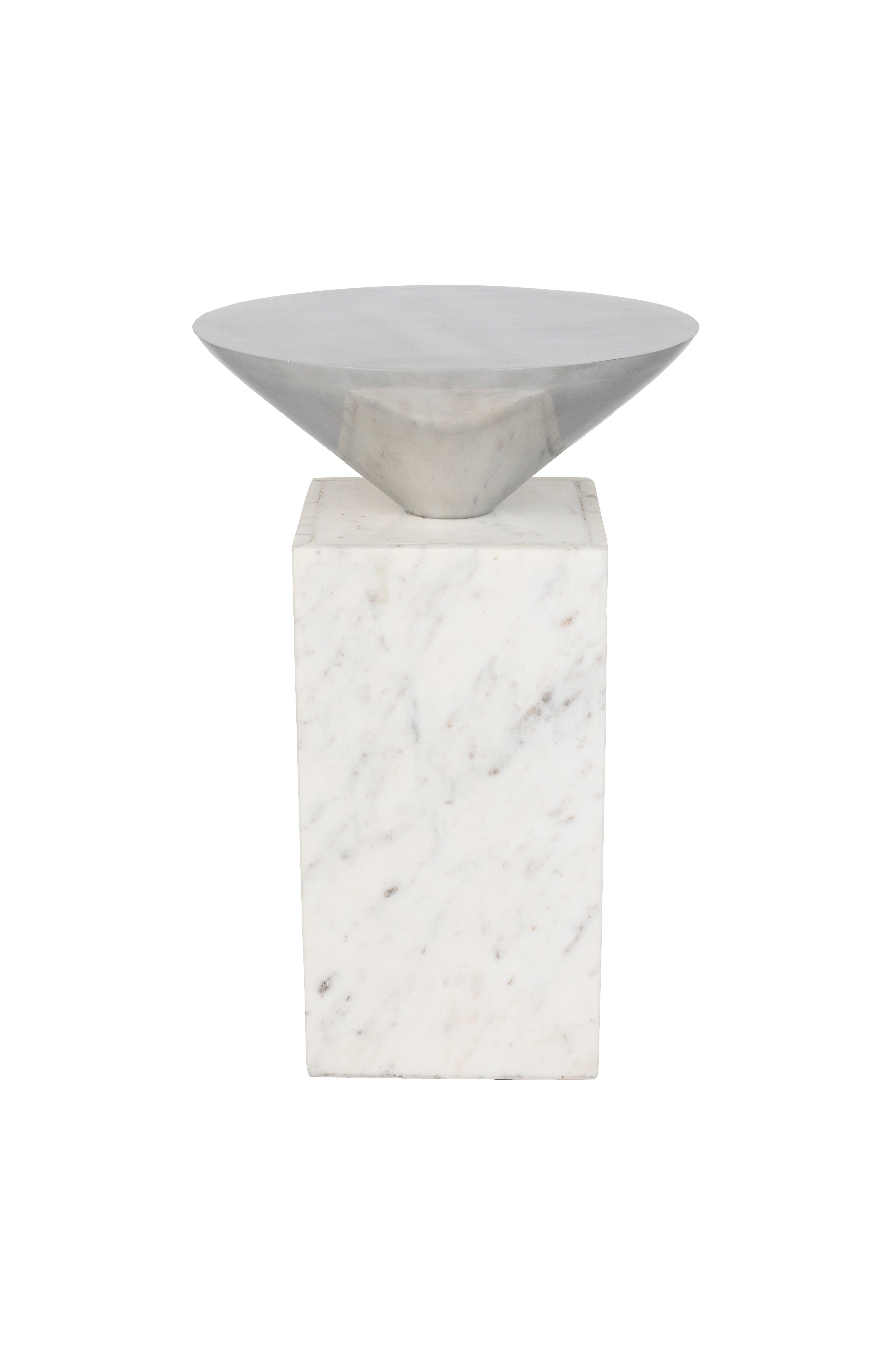 Stolik boczny PRIDE biały marmur Zuiver Eye on Design