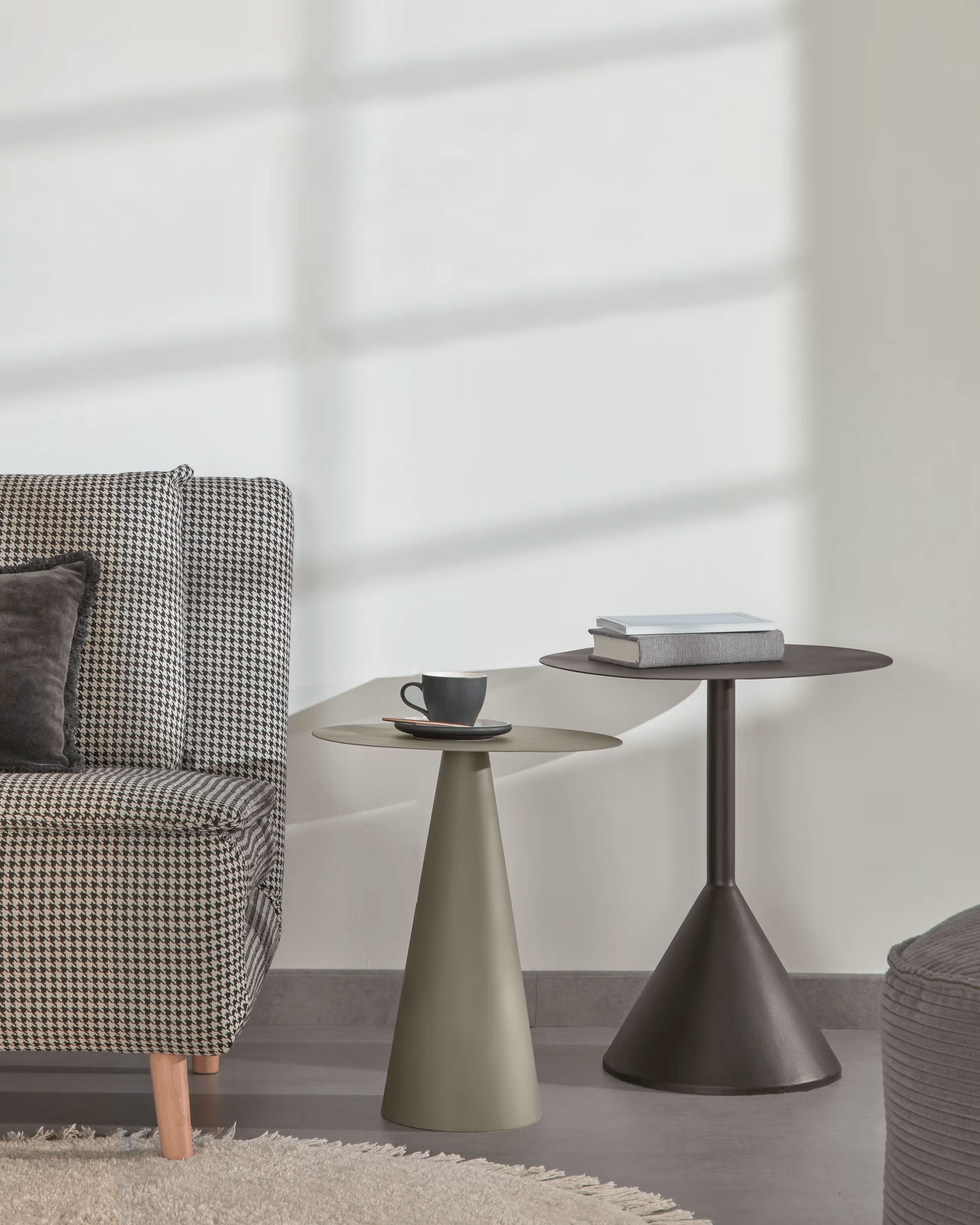 Stolik boczny SHIREL oliwkowy La Forma Eye on Design