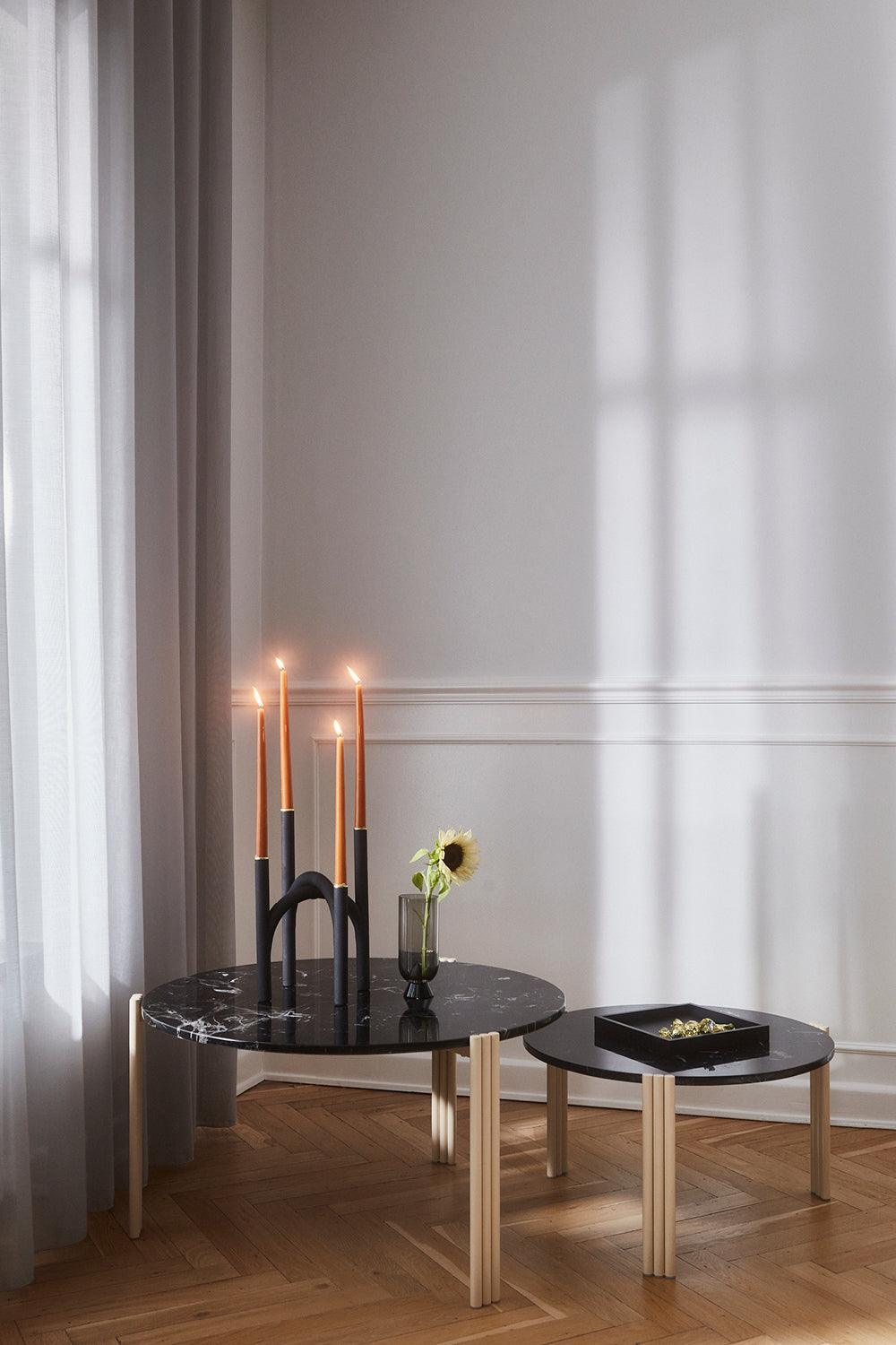 Stolik boczny TRIBUS czarny marmur z beżową podstawą AYTM Eye on Design