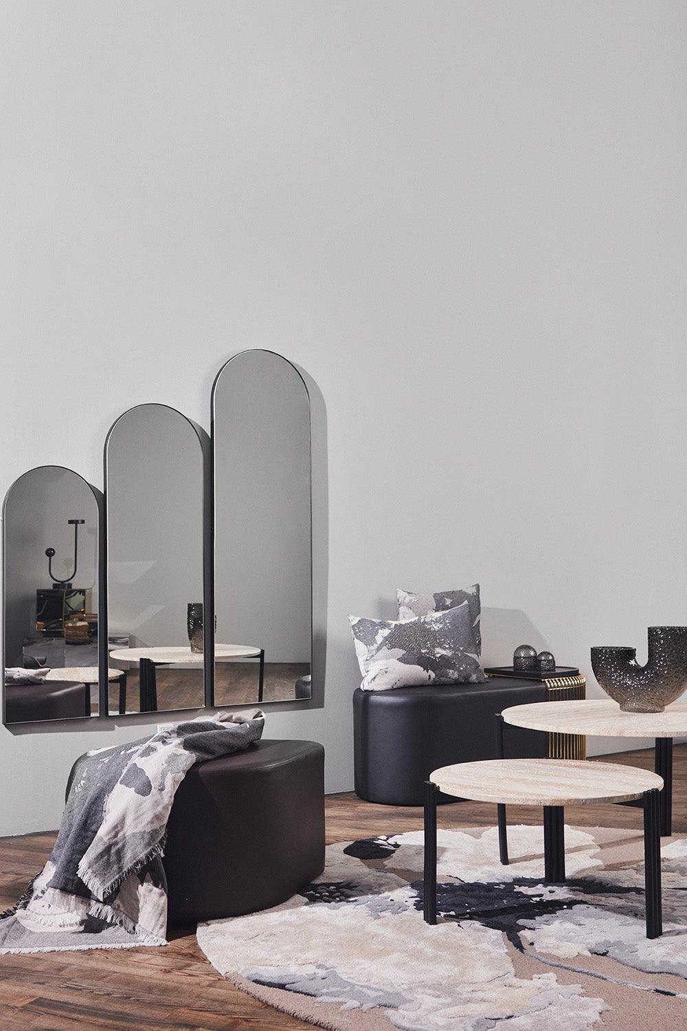 Stolik boczny TRIBUS jasny blat z czarną podstawą AYTM Eye on Design