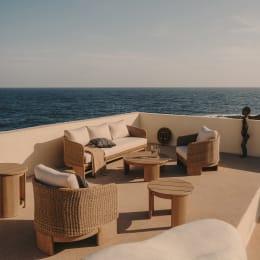 Stolik boczny XORIGUER drewno eukaliptusowe La Forma Eye on Design